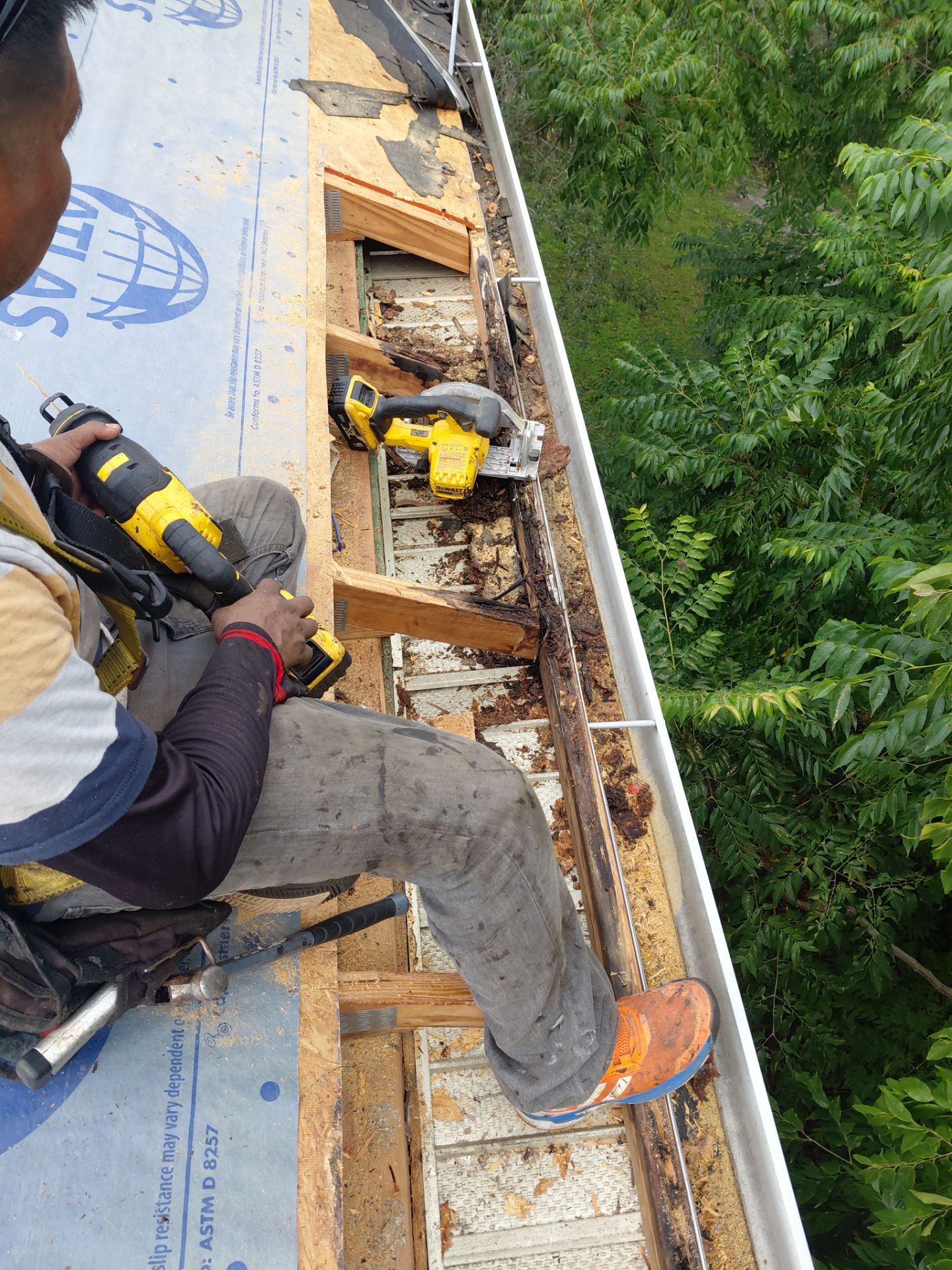 Deltona Roof Replacement Featuring Copper Canyon Shingles and Decking Repair by Pinnacle Roofing Group