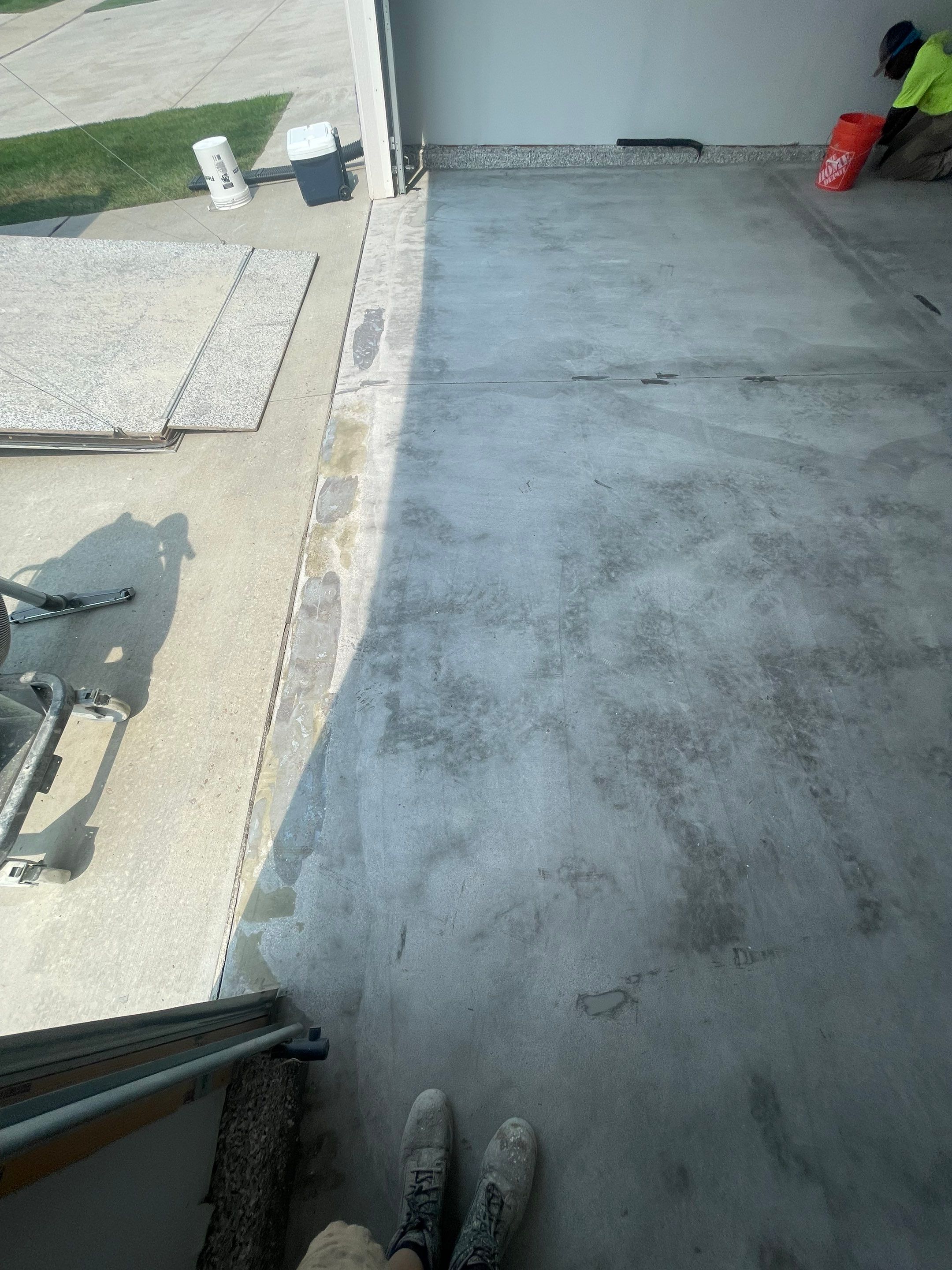 Custom Coyote Flake Garage Floor Coating in Sioux Falls by Select Painting, Coatings & Garage Cabinets