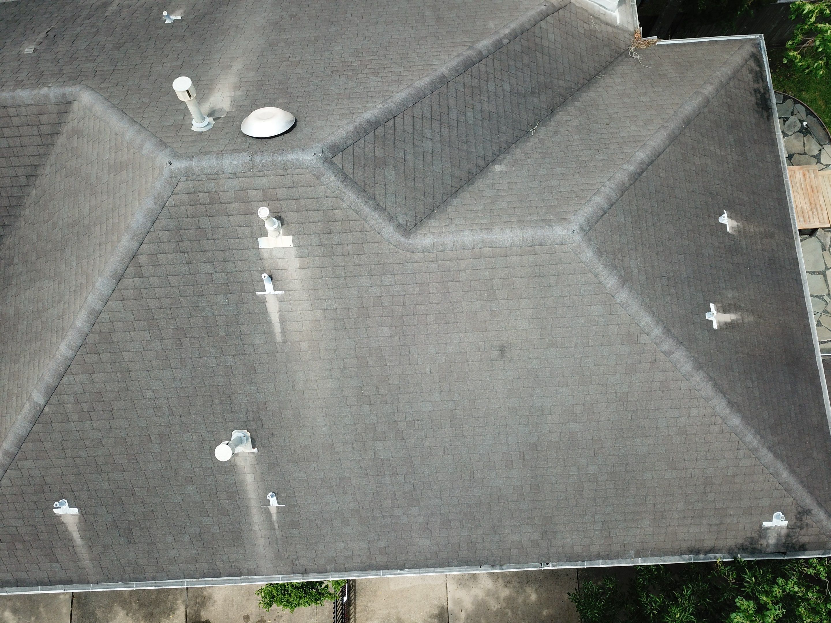 OC Duration Moire Black by HHH Roofing & Construction