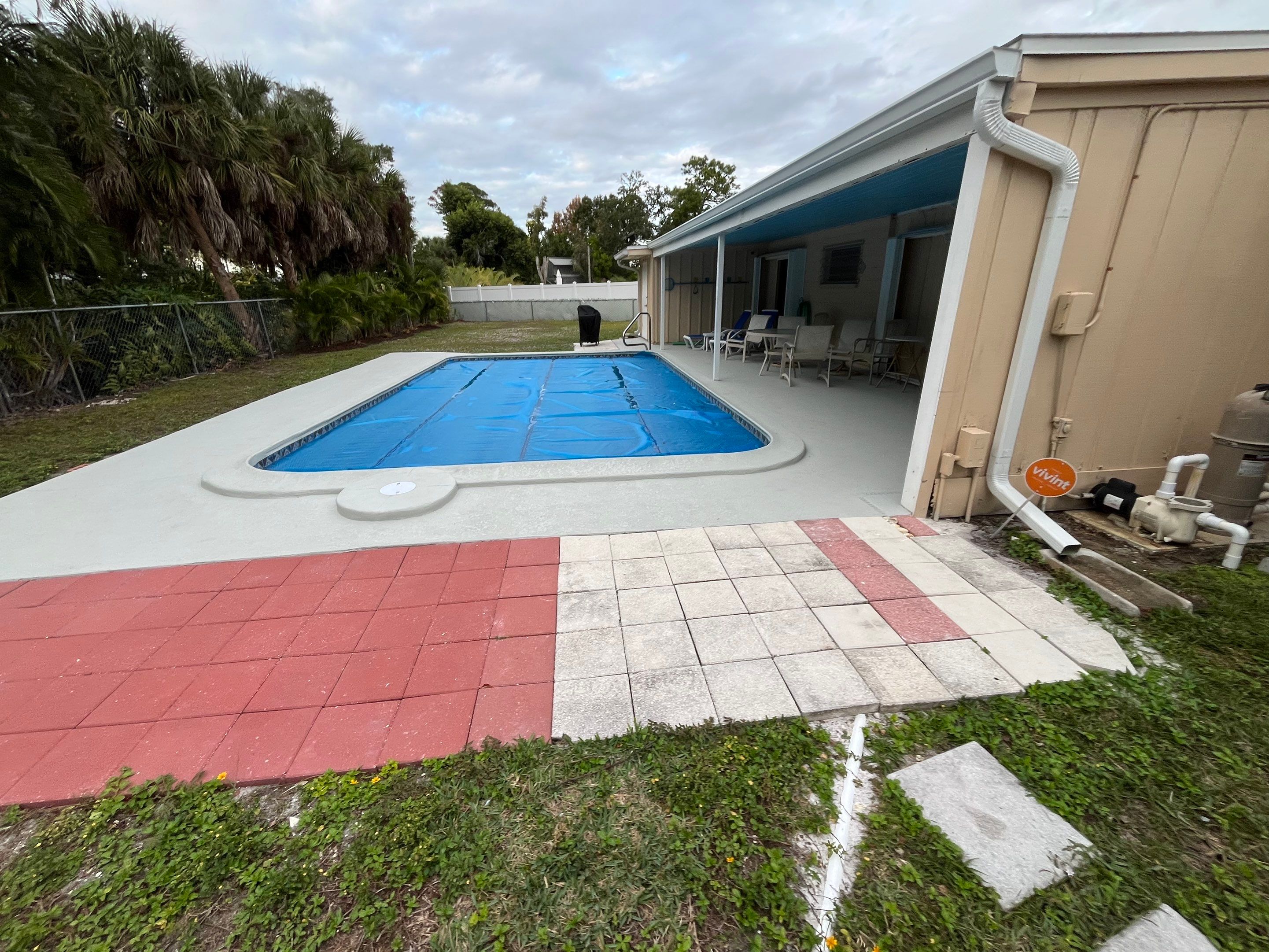 Replace gutter using 6 Inch Seamless Gutters in Sarasota FL by Gutter Professors