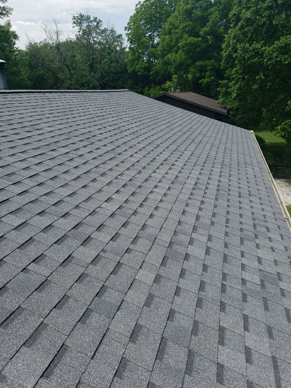 Brand: Atlas Pinnacle Color: Pristine Scotchgarde Pewter Drip: White by Eagle Eye Roofing