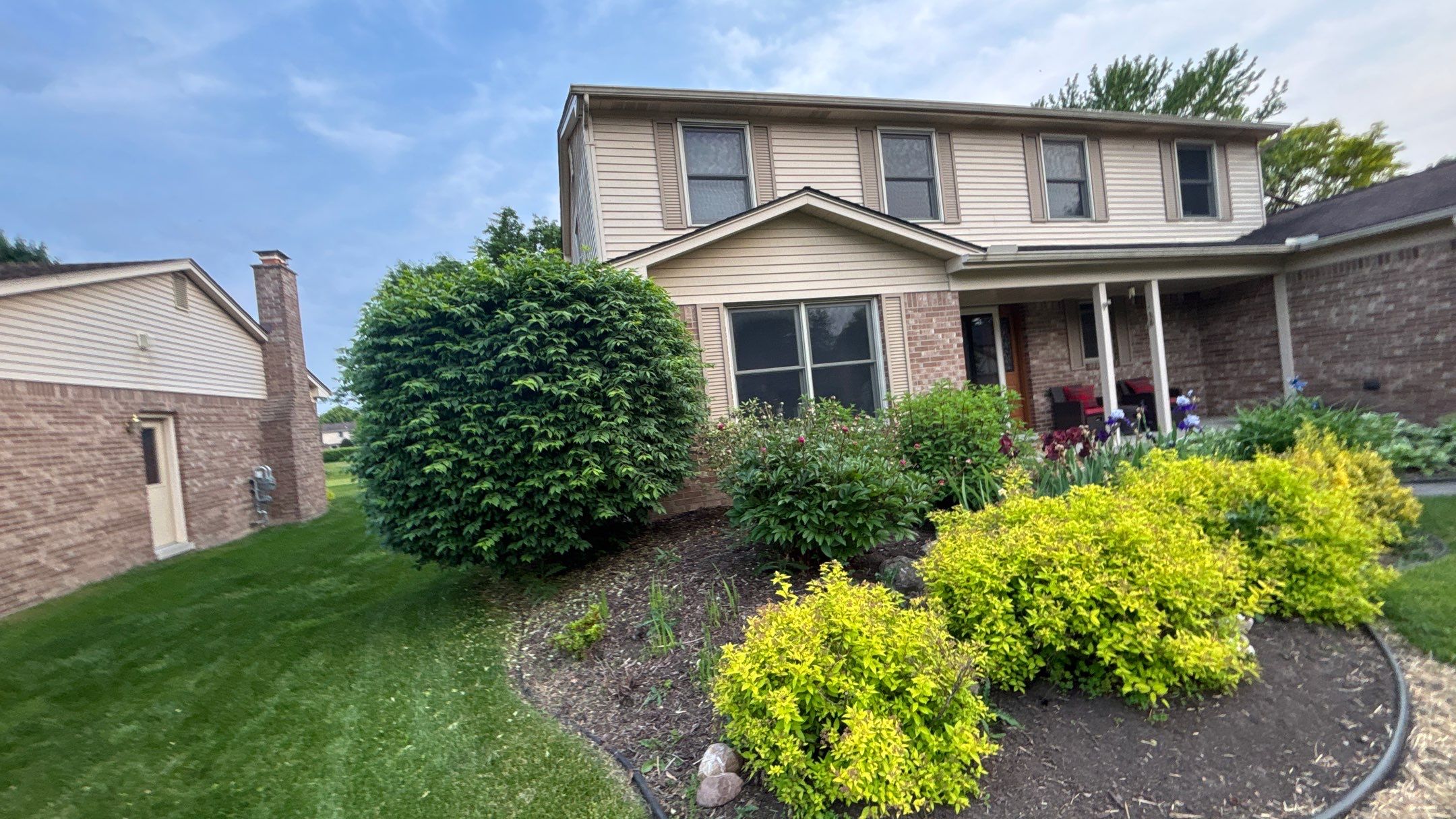 Siding Replacement using Alside S7 Cedar Mill Grain Pebble by 180 Contractors