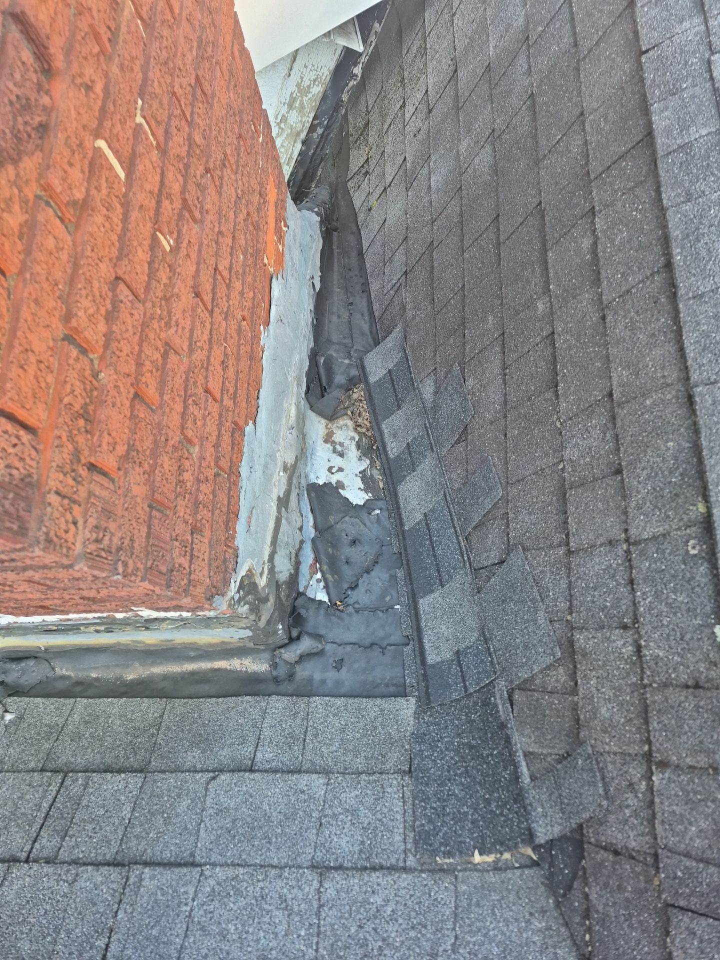 Charleston WV IKO Dynasty Roof Replacement – Premium Asphalt Shingles & Expert Installation by Mr. Roofer