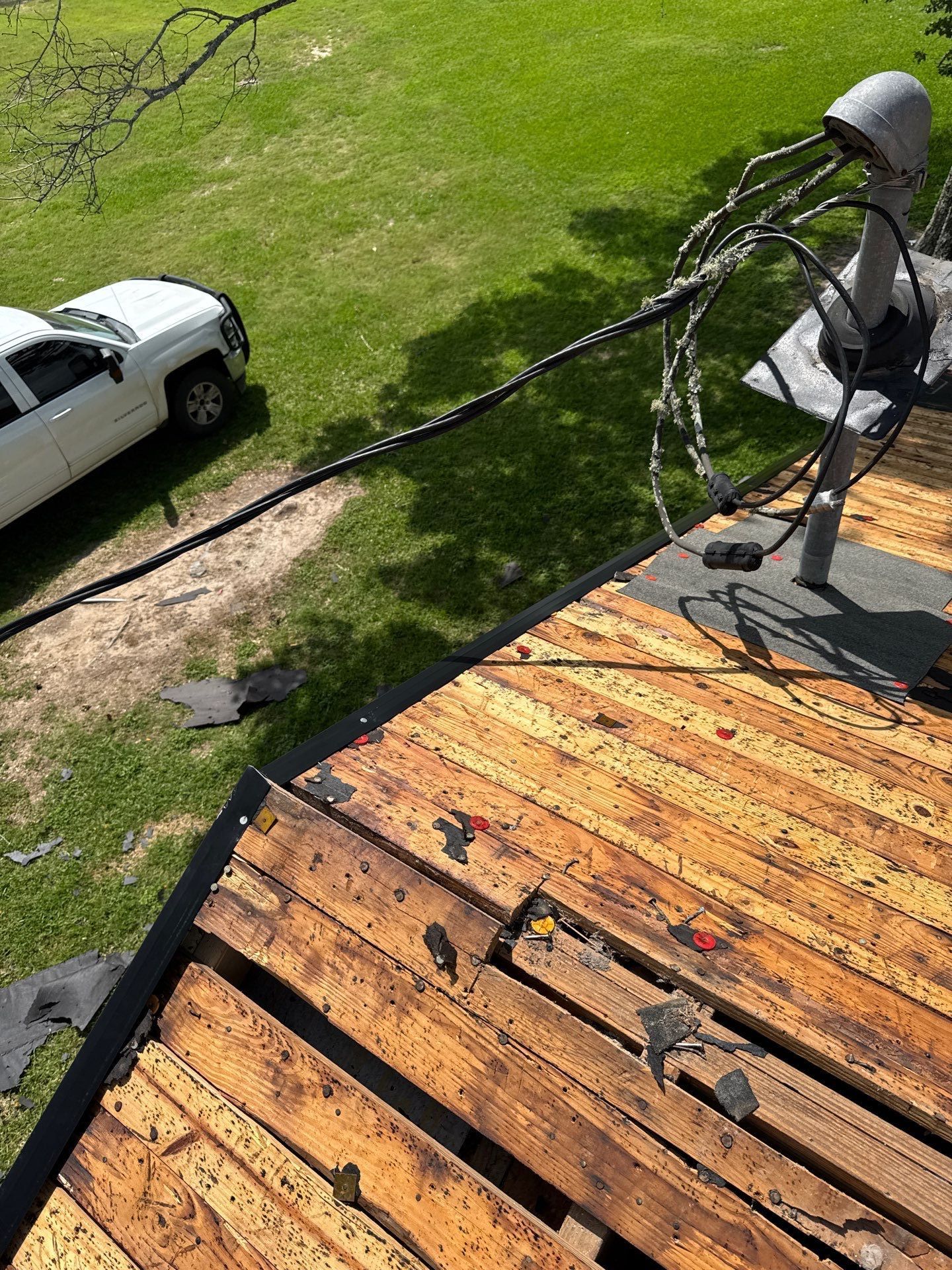 Roof Replacement louise by Roof Repair Company