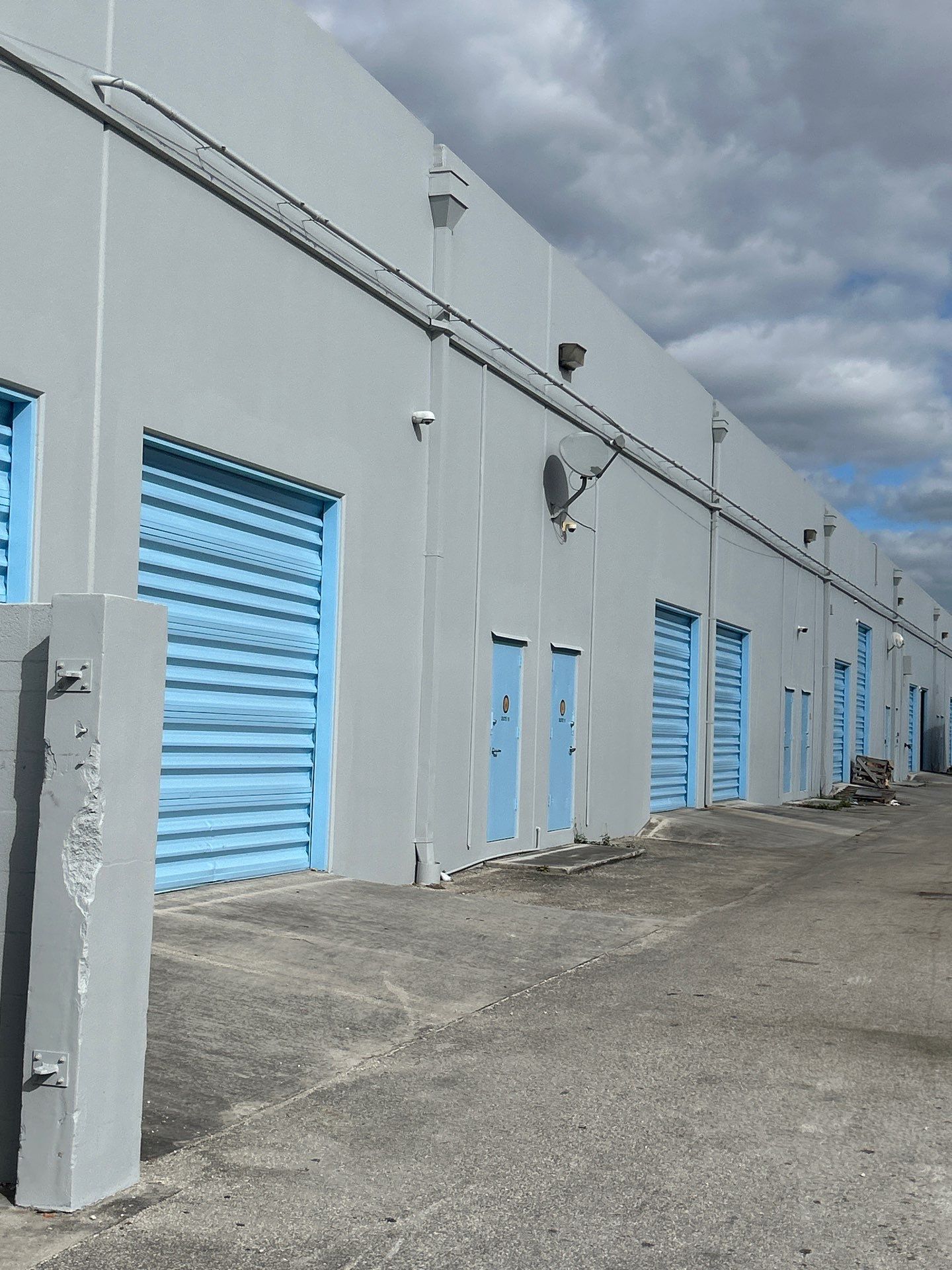 TROW WAREHOUSE CONDO by Souffront Construction & Engineering