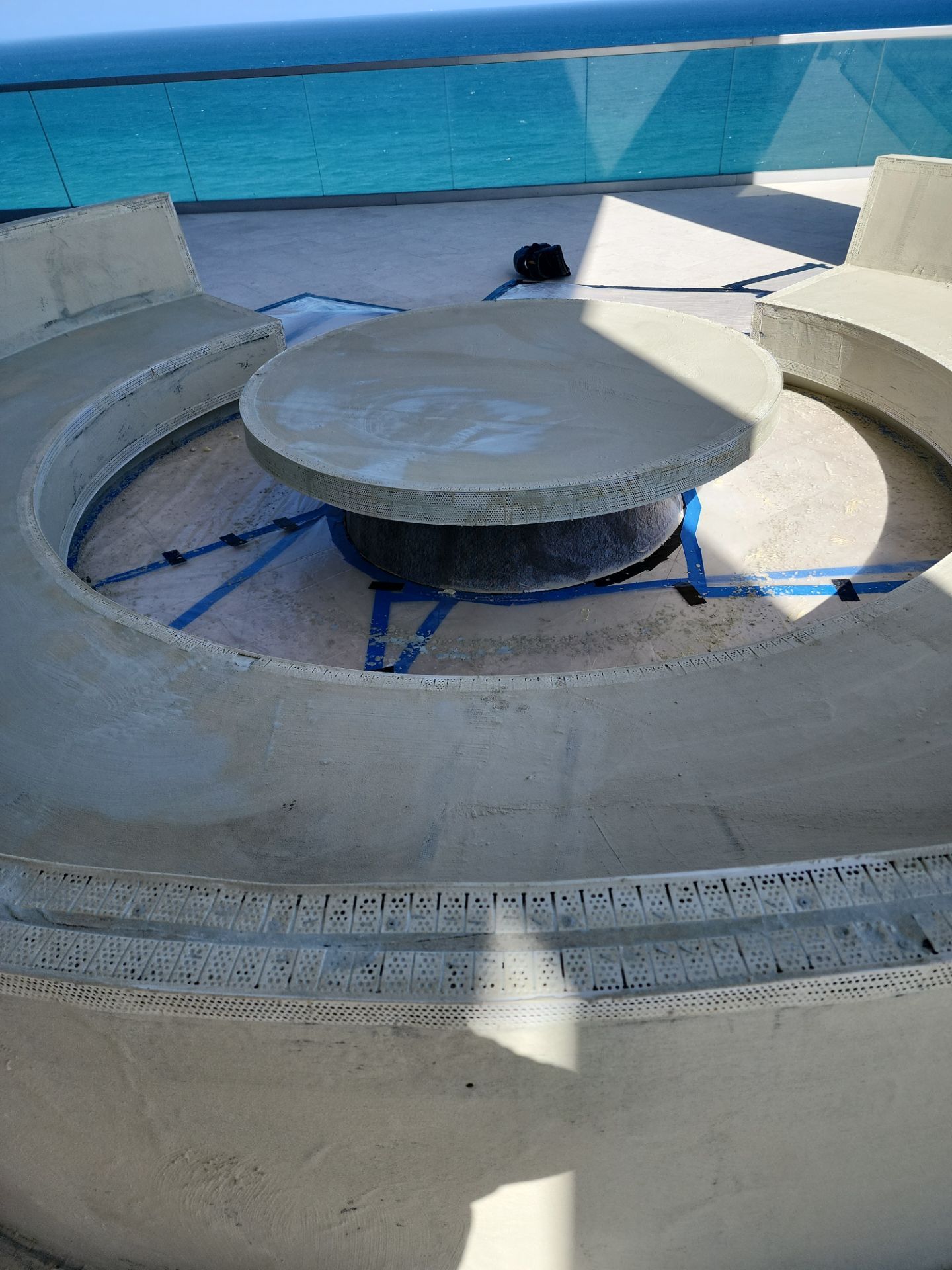 Microtopping over Furniture by Seamless Surfaces