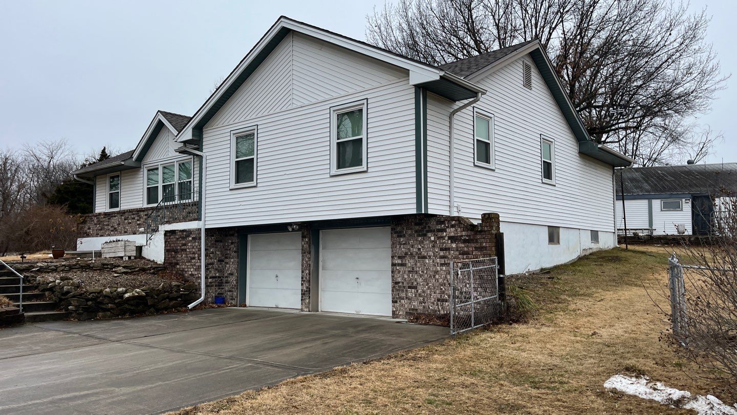 Siding Installation using Exterior Portfolio Vinyl Siding by EEC Windows, Siding & Roofing