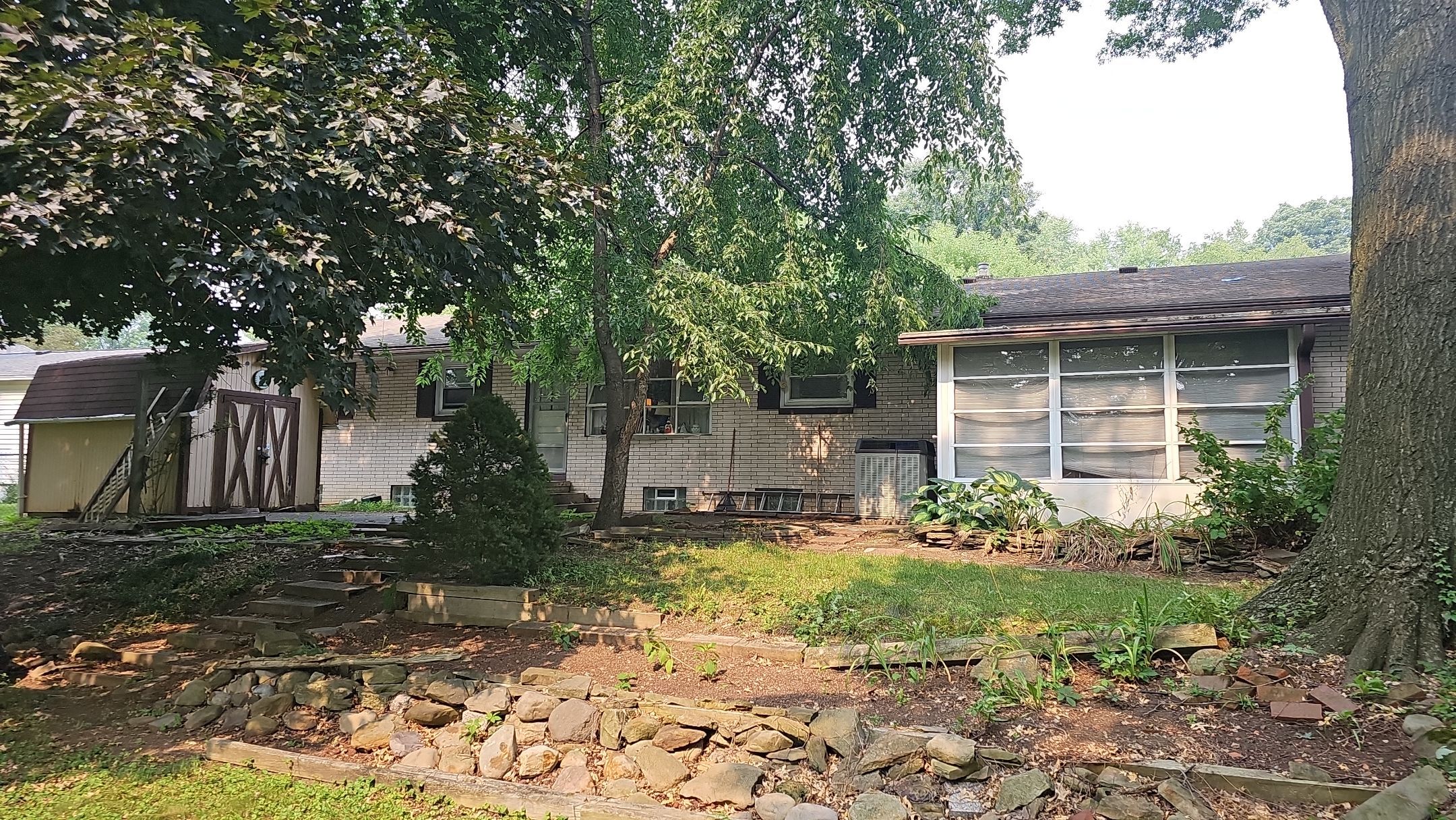 ATLAS PINNACLE COLOR: BURNT HICKORY by Eagle Eye Roofing