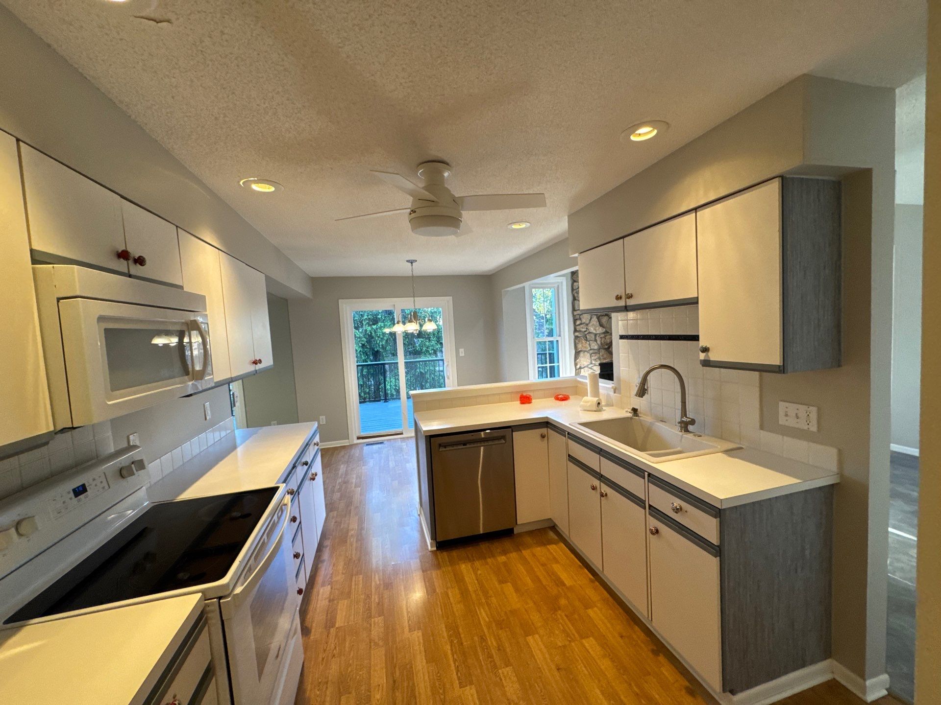 Condo Repaint Walls in Urbandale by Midwest Paint LLC