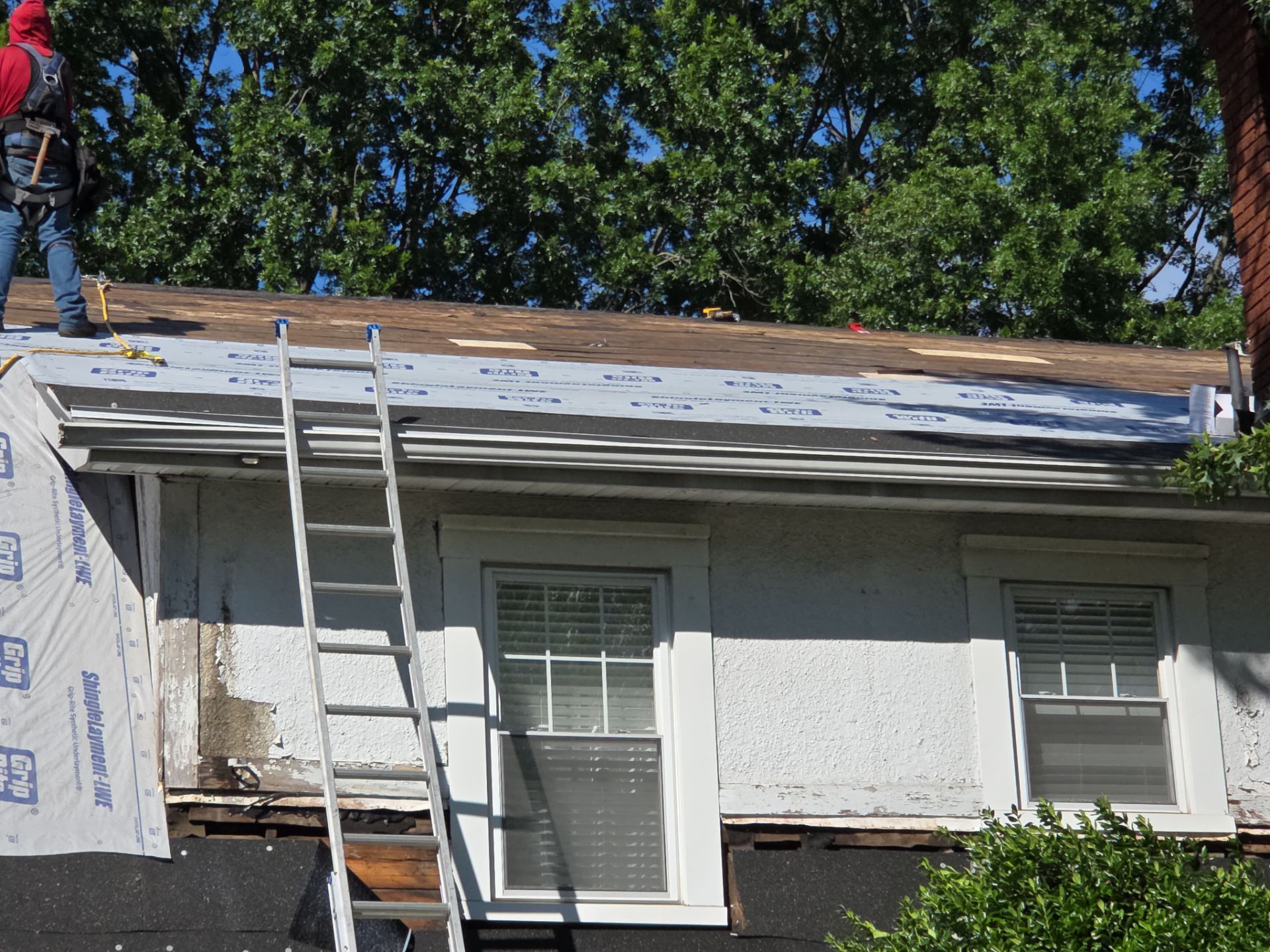 Charleston WV IKO Dynasty Roof Replacement – Premium Asphalt Shingles & Expert Installation by Mr. Roofer