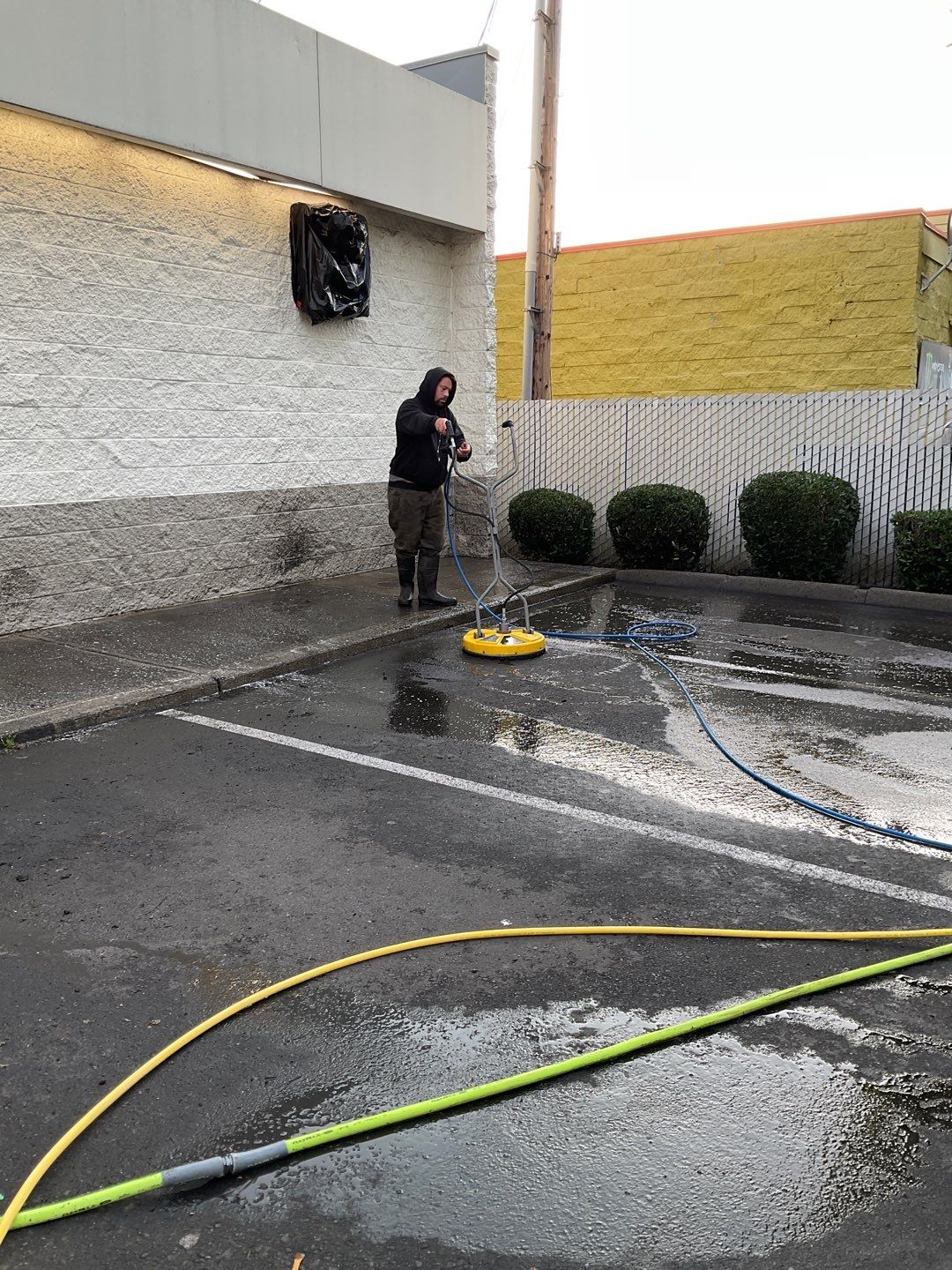 Store wash using Soft wash solution by Willamette Outdoor Wash LLC