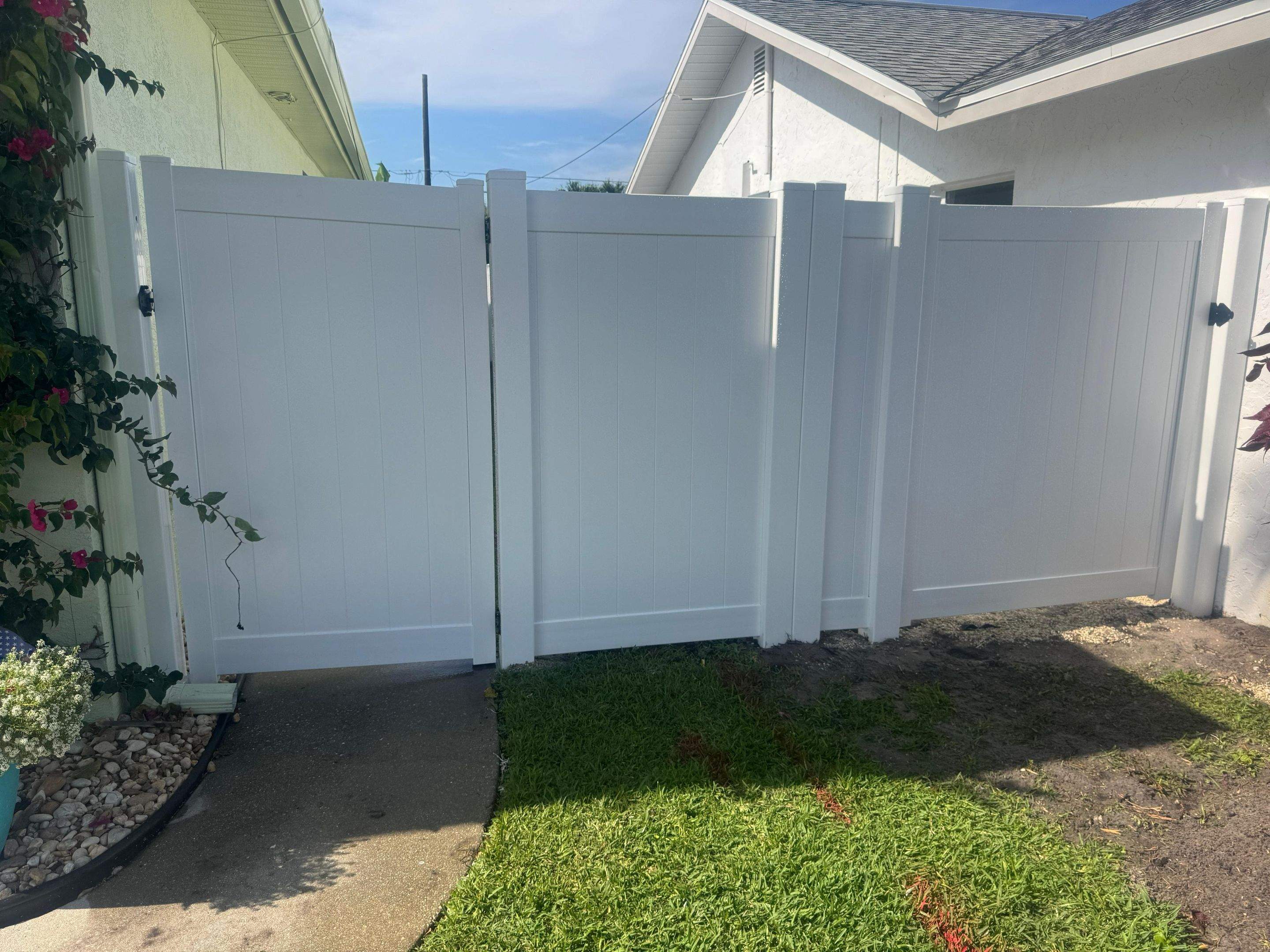 White Vinyl Privacy Fence and Gate Installation in Naples by True Fence LLC