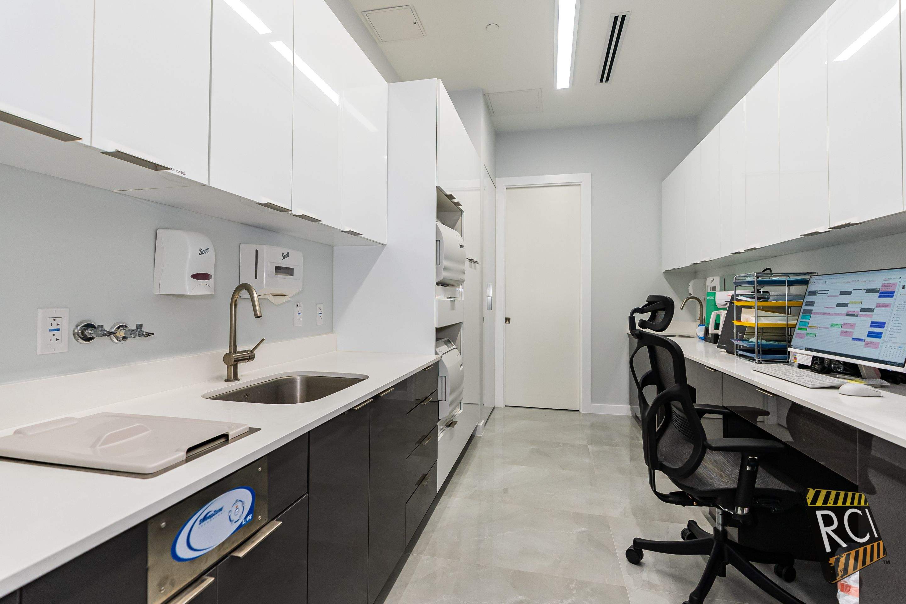 Rio Dental Studio by Ruiz Construction Inc