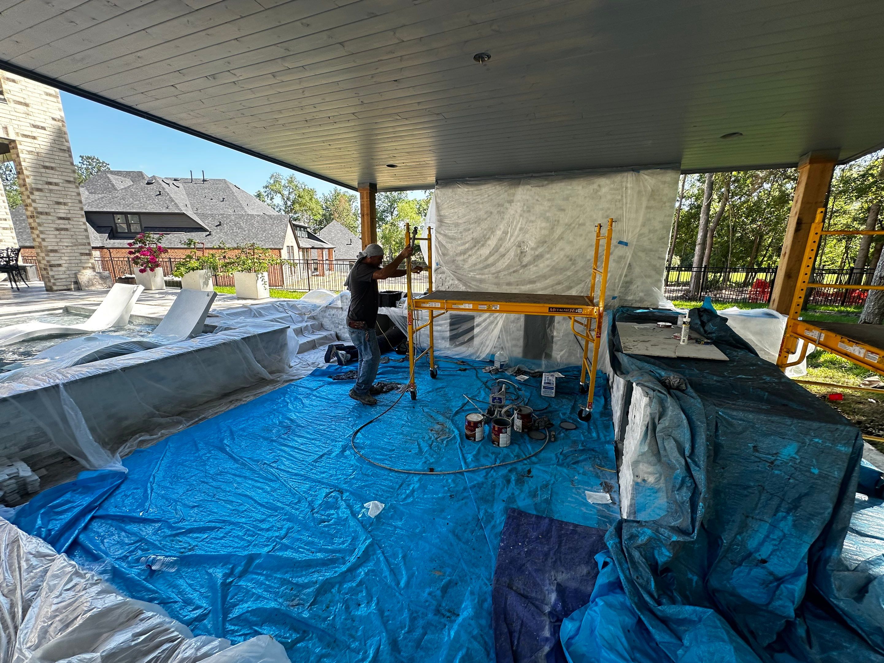 Modern Patio Cover and Kitchen in Montgomery by SophAlx LLC