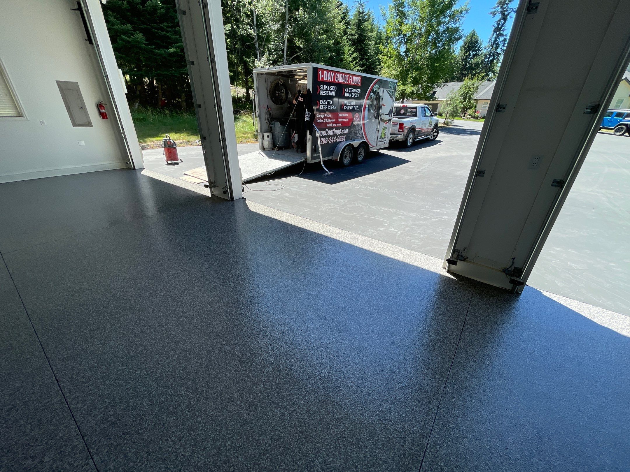 Garage Transformation using Echo 1/4" Chip by Croc Coatings, LLC