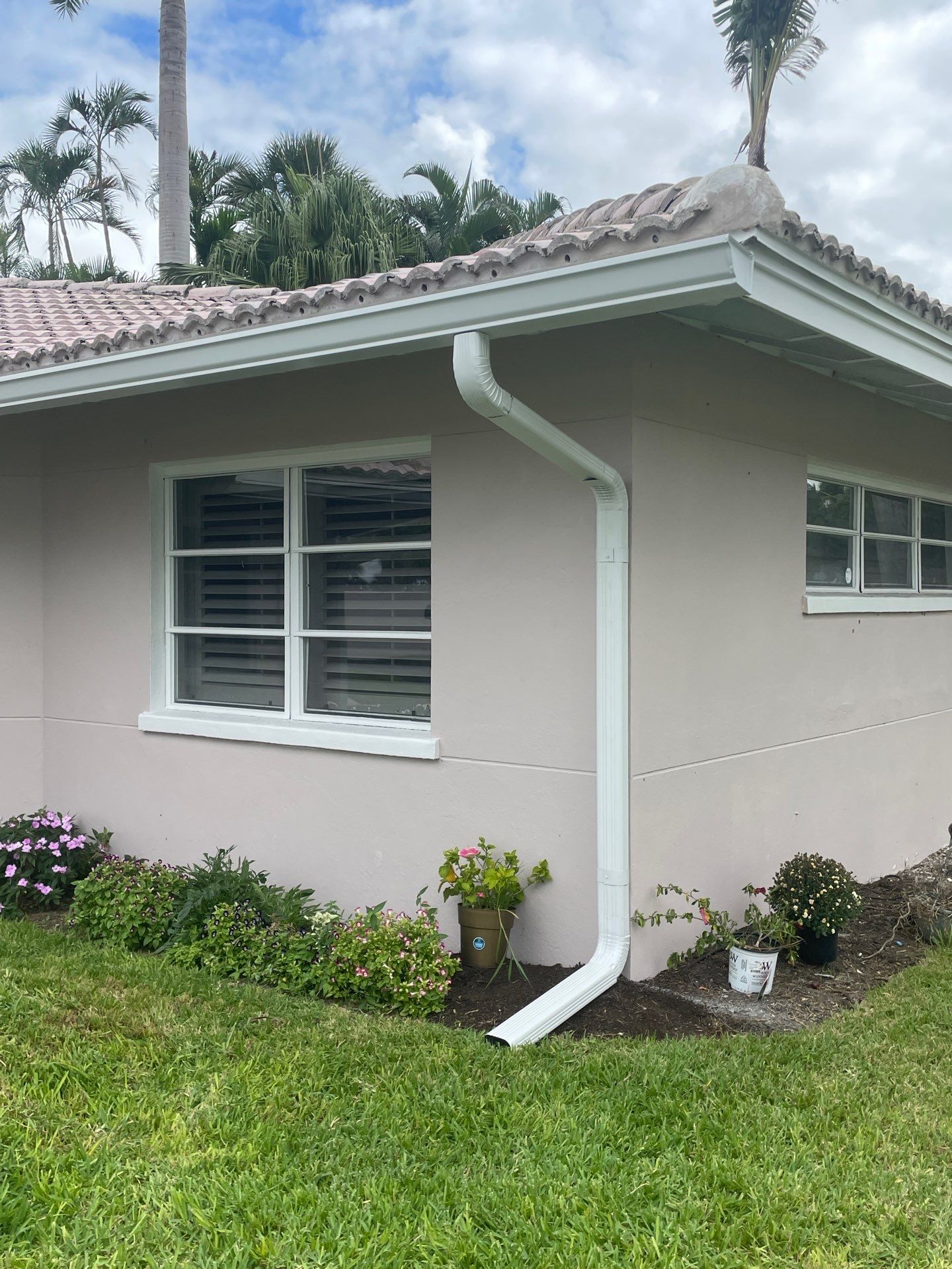 Box Corner K-Style 6-inch Seamless Gutter in Sarasota FL by Gutter Professors