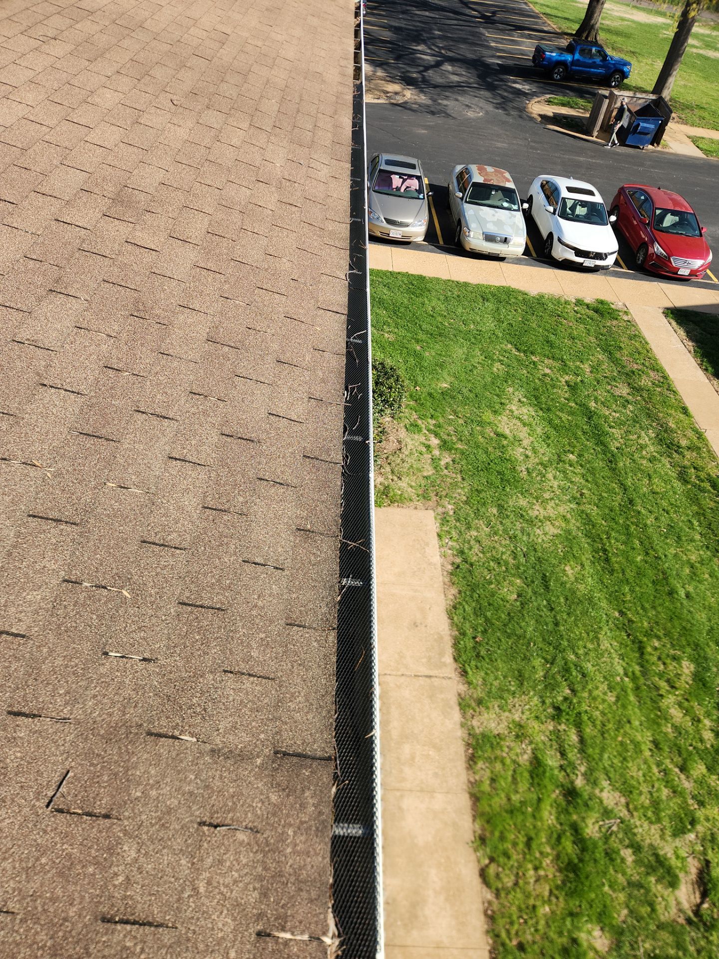 Commercial gutter cleaning St. Louis after photo with clean gutters