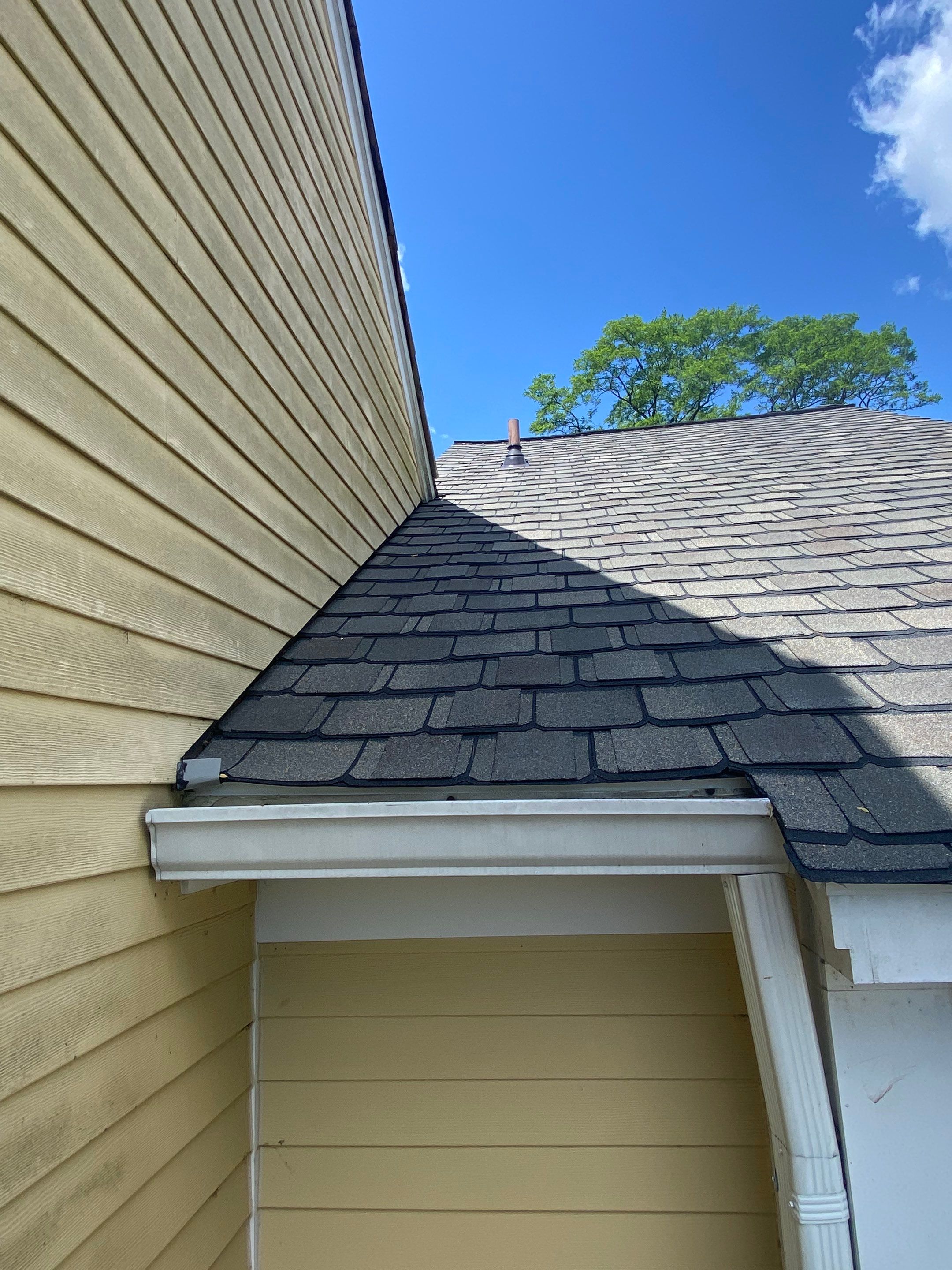 Arlington: CertainTeed Grand Manor Designer Shingles in Weathered Wood by RM Banning, Inc.