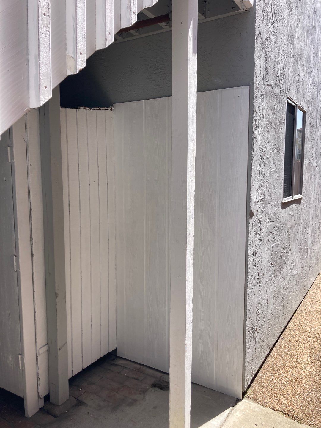 Siding, Paint, Blinds & Smoke Detectors by Andre Handyman