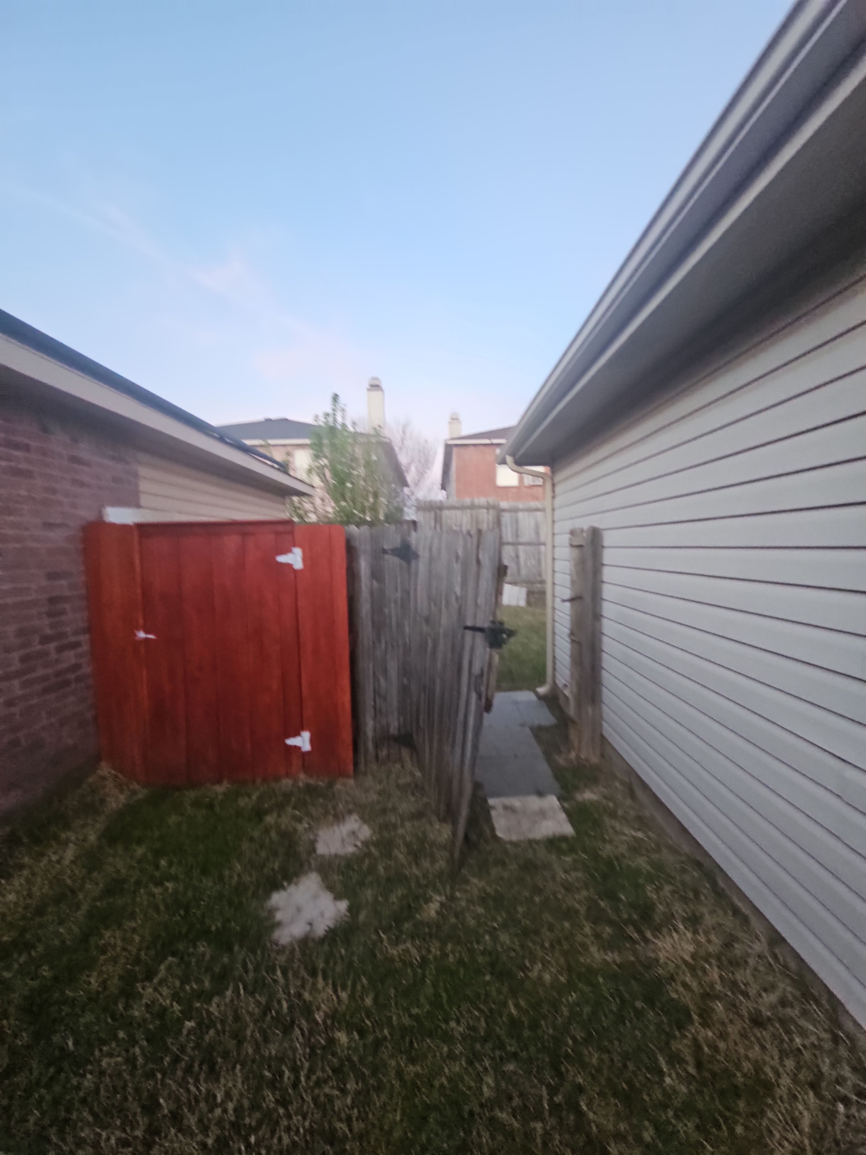 robledolinda-Patio Cover & Fence by road roofing llc