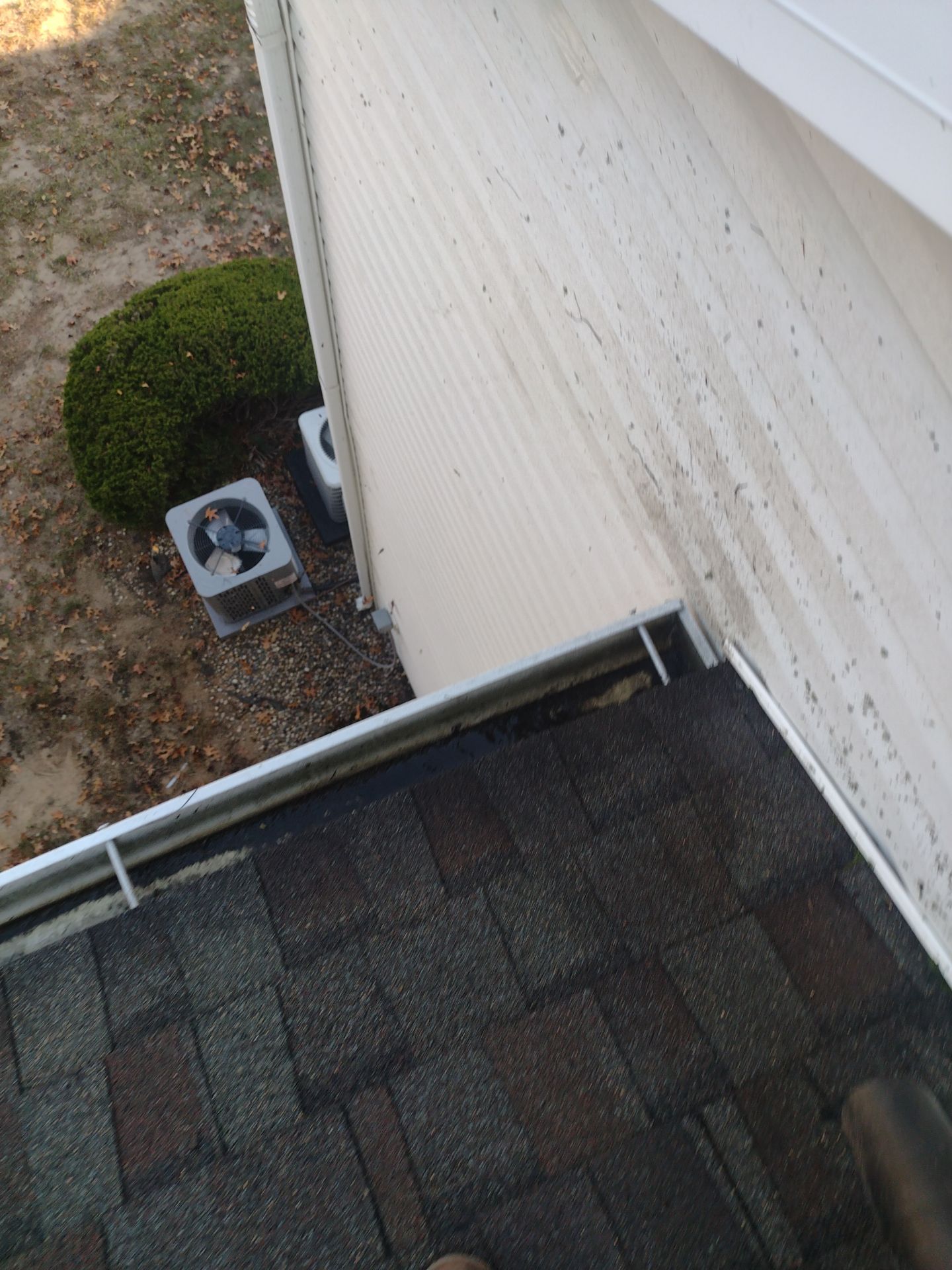 Commercial gutter cleaning Holland & Muskegon, MI after photo with clean gutters