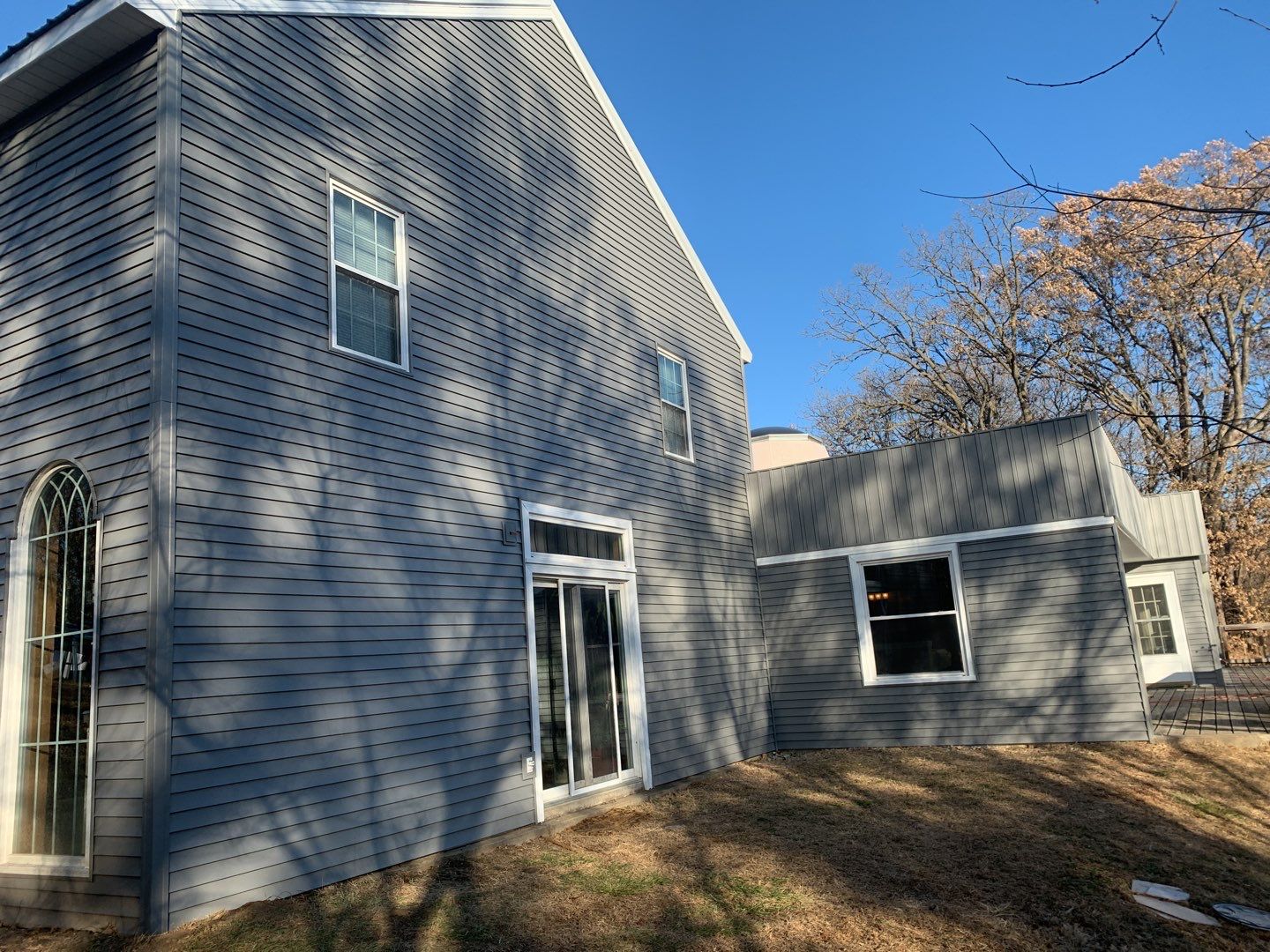 Contemporary house Siding Installation using Mastic Premium Vinyl siding  by EEC  Windows, Siding & Roofing 