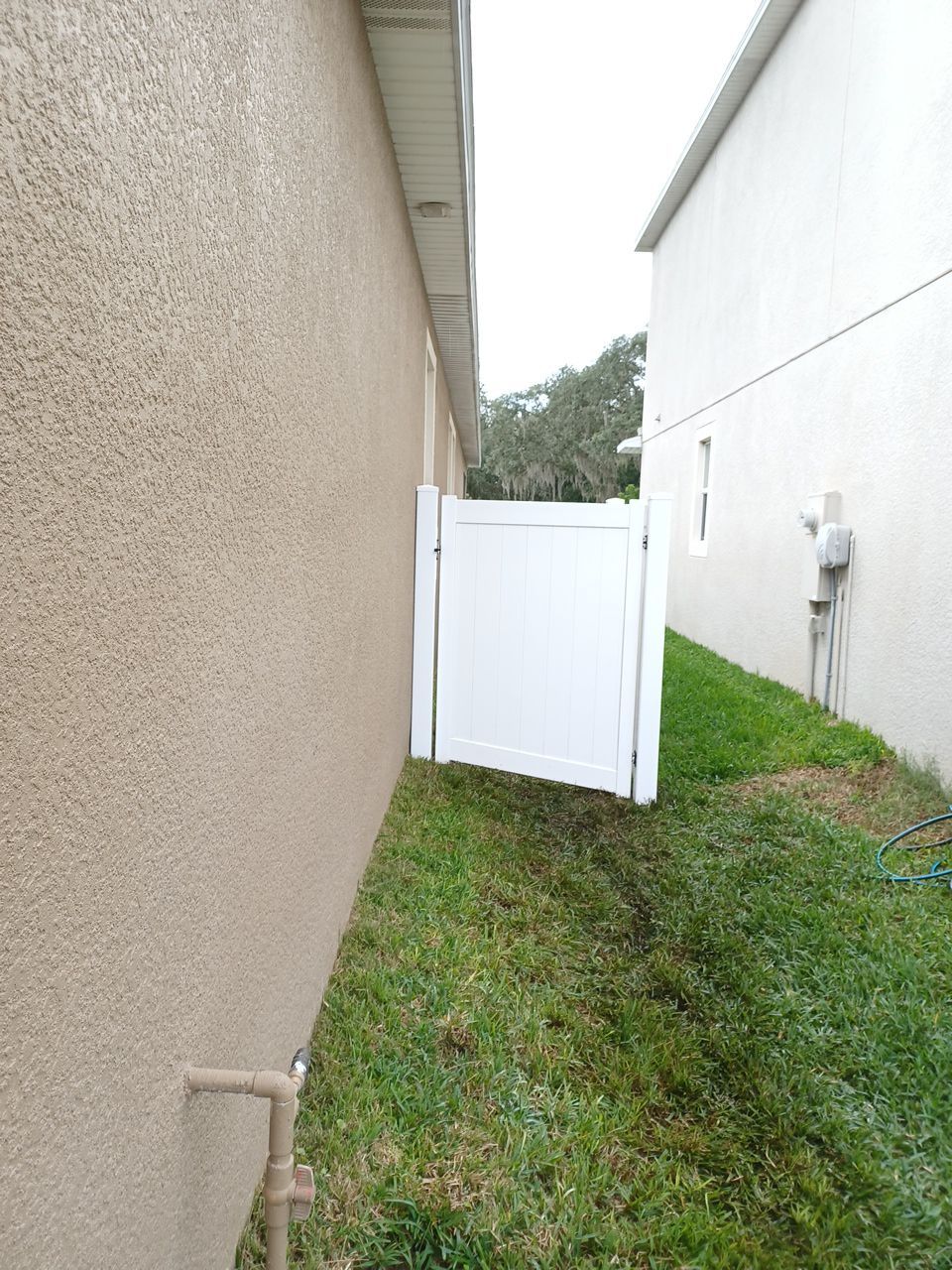 Riverview, FL 6 ft. White Vinyl Privacy Fence  by Asap fence and gates, LLC