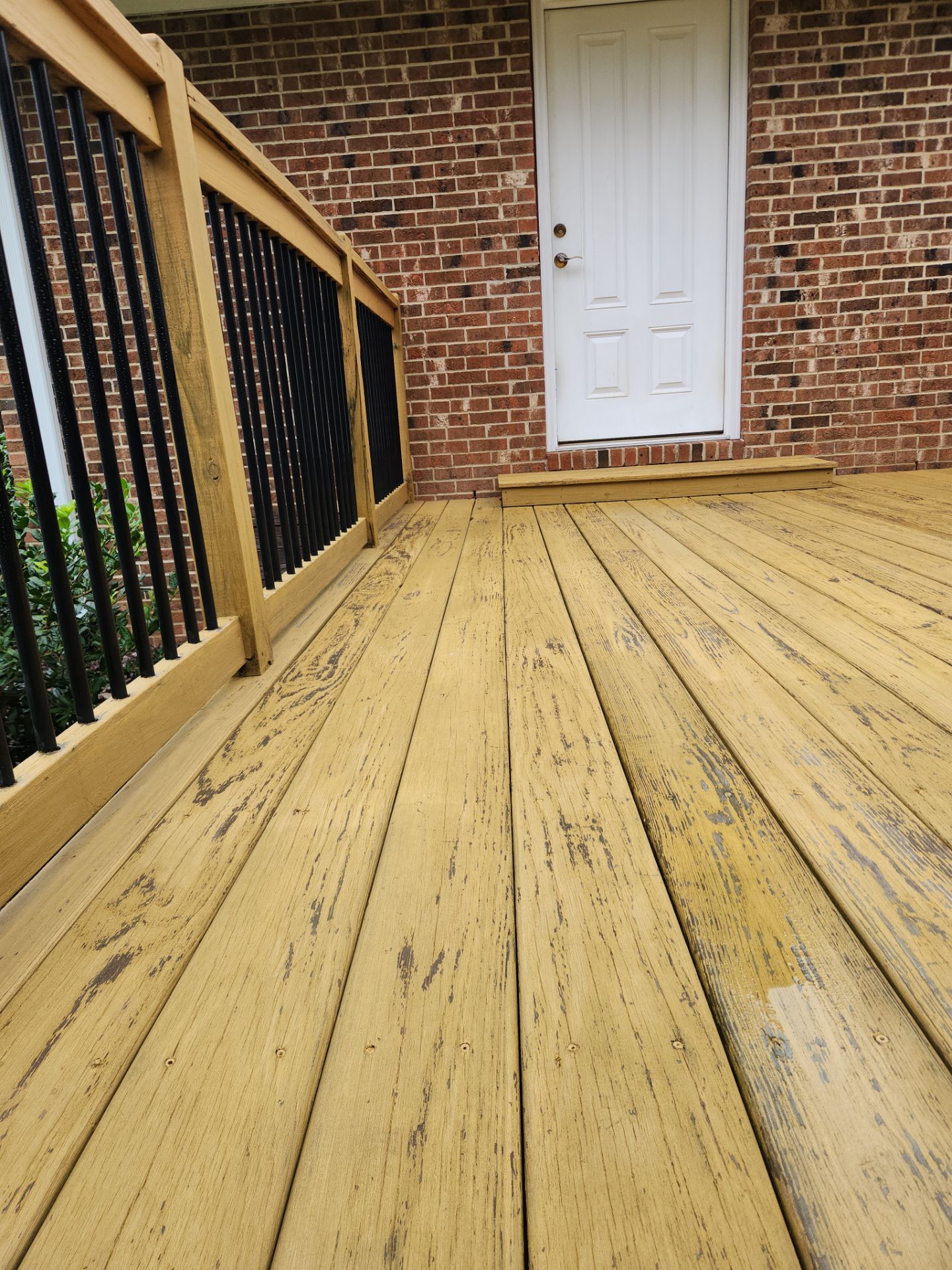 Wood Deck using Wood Sealant by DuraSeal