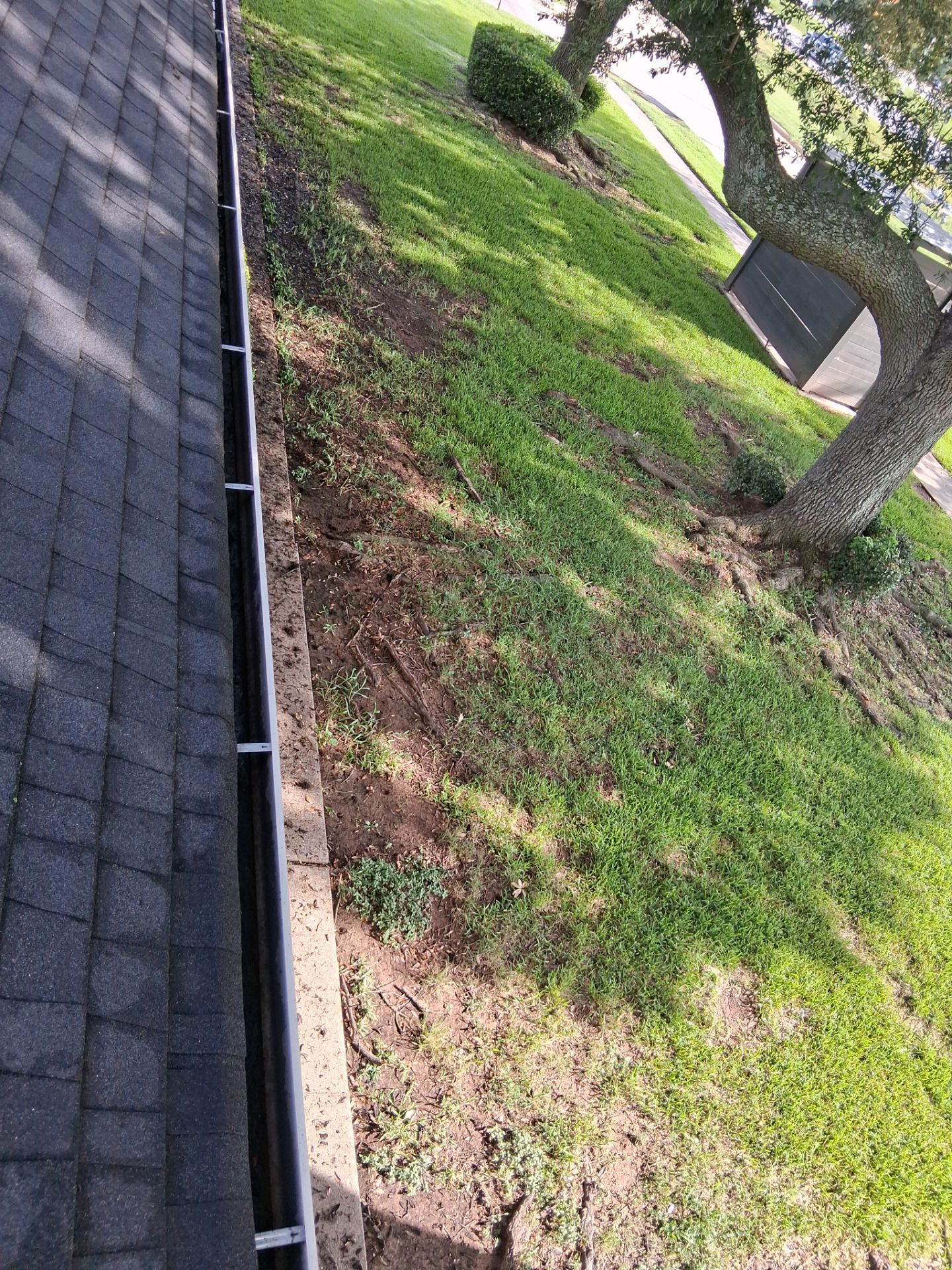 HOA gutter cleaning after photo Shreveport, LA.
