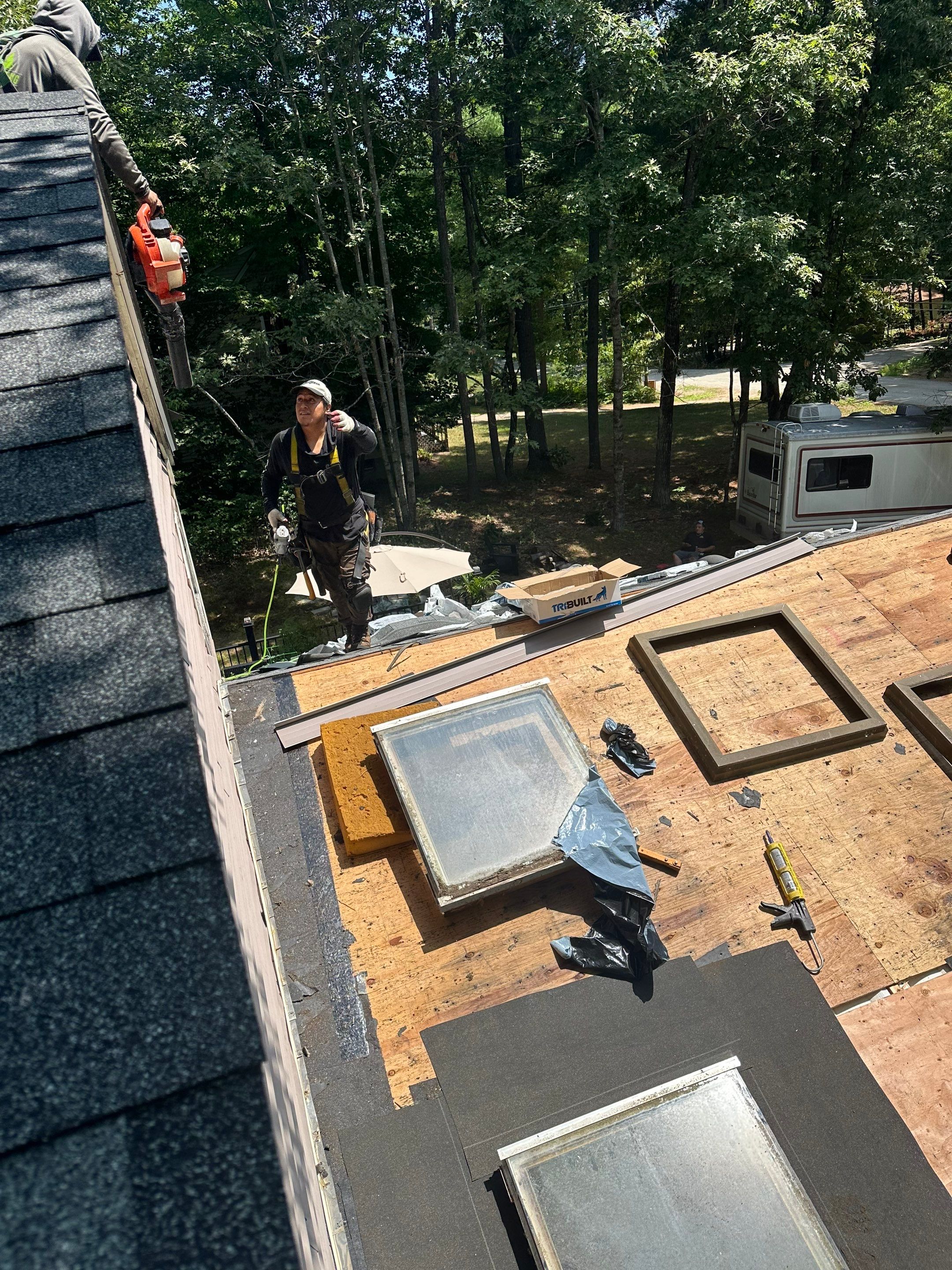 ☀️🏡 This Waterboro home just got a complete makeover from the top down! 🏡☀️ by Tall pine roofing
