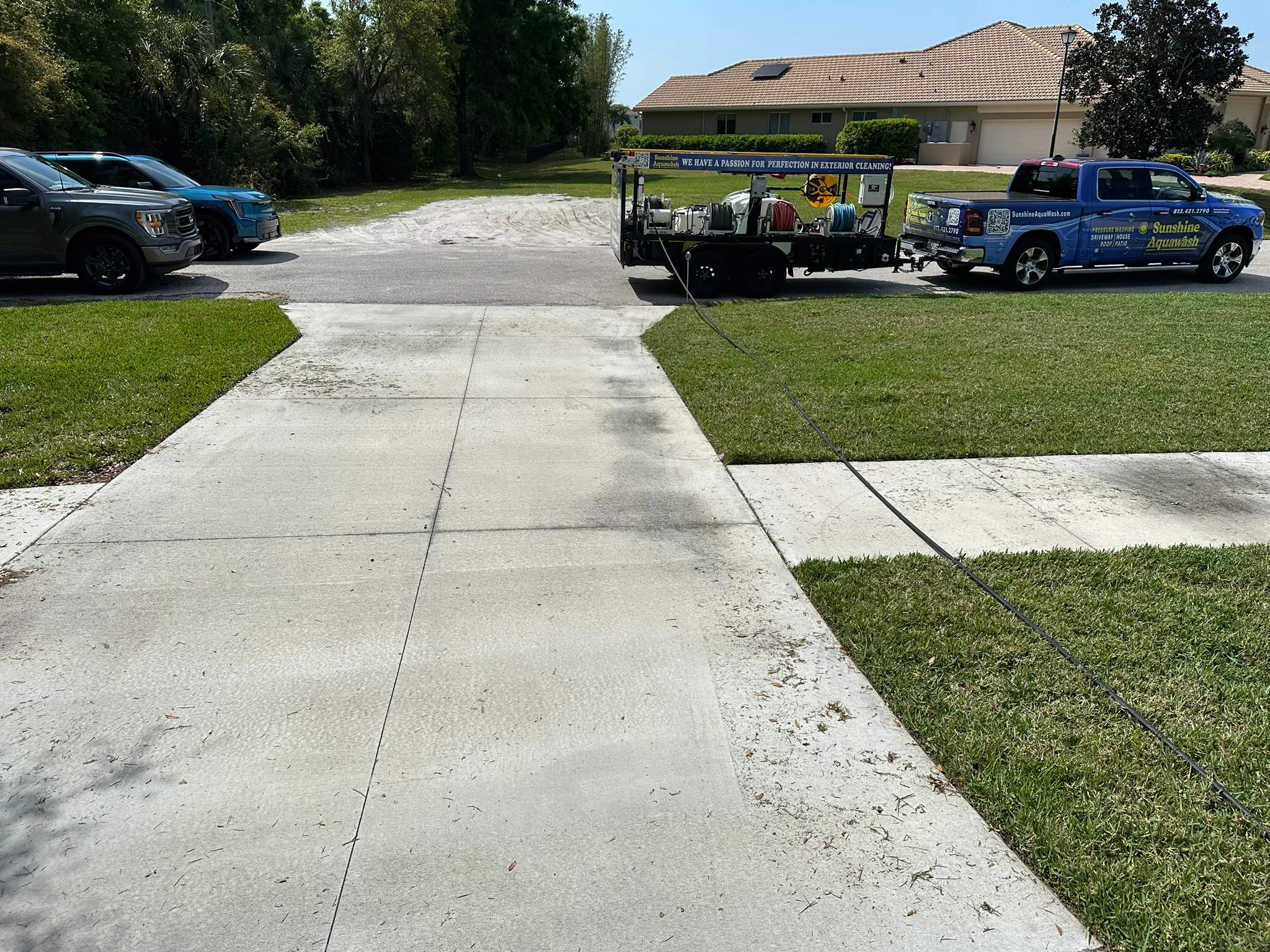 🏡 Large Concrete Driveway & Sidewalk Cleaning – Winding River Community, Bradenton, FL by Sunshine AquaWash