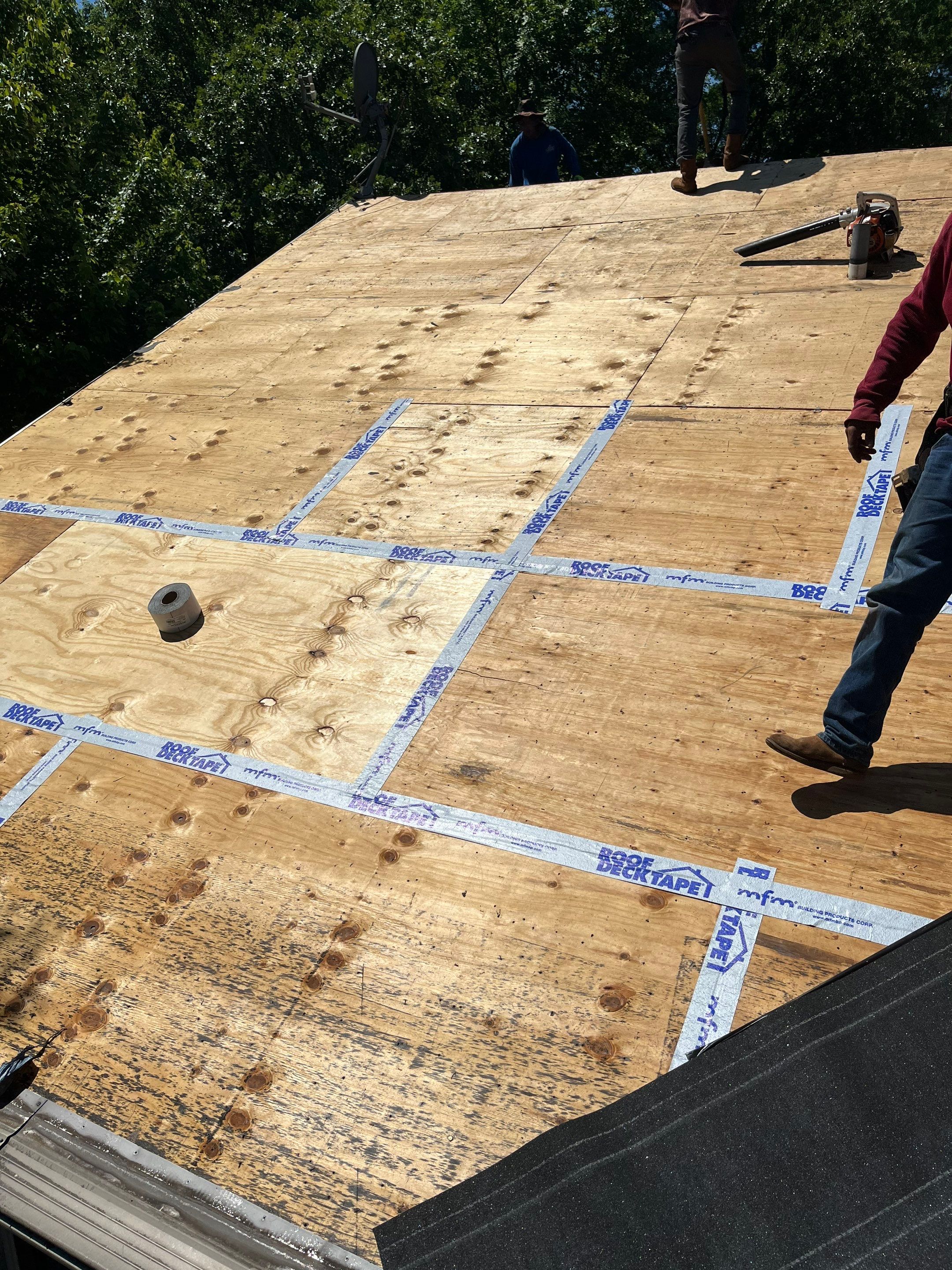 Architectural Shingle Roof Replacement and Skylight Installation in Hot Springs Village by Temple Roofing and Exteriors