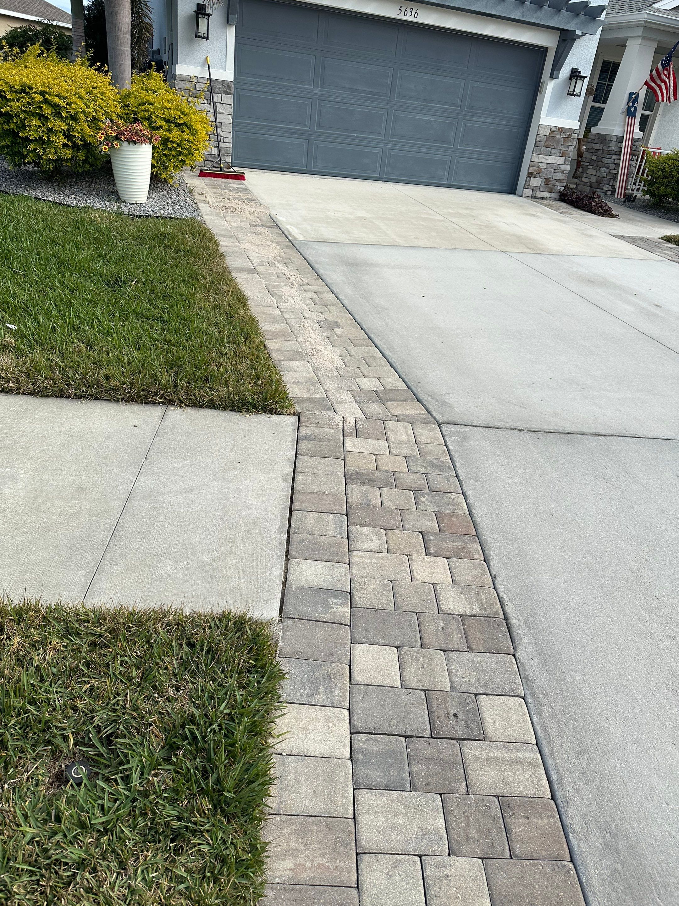 Roof Cleaning, Driveway Cleaning & Paver Patio Cleaning in Willow Palms Estates, Palmetto, FL | Sunshine AquaWash by Sunshine AquaWash