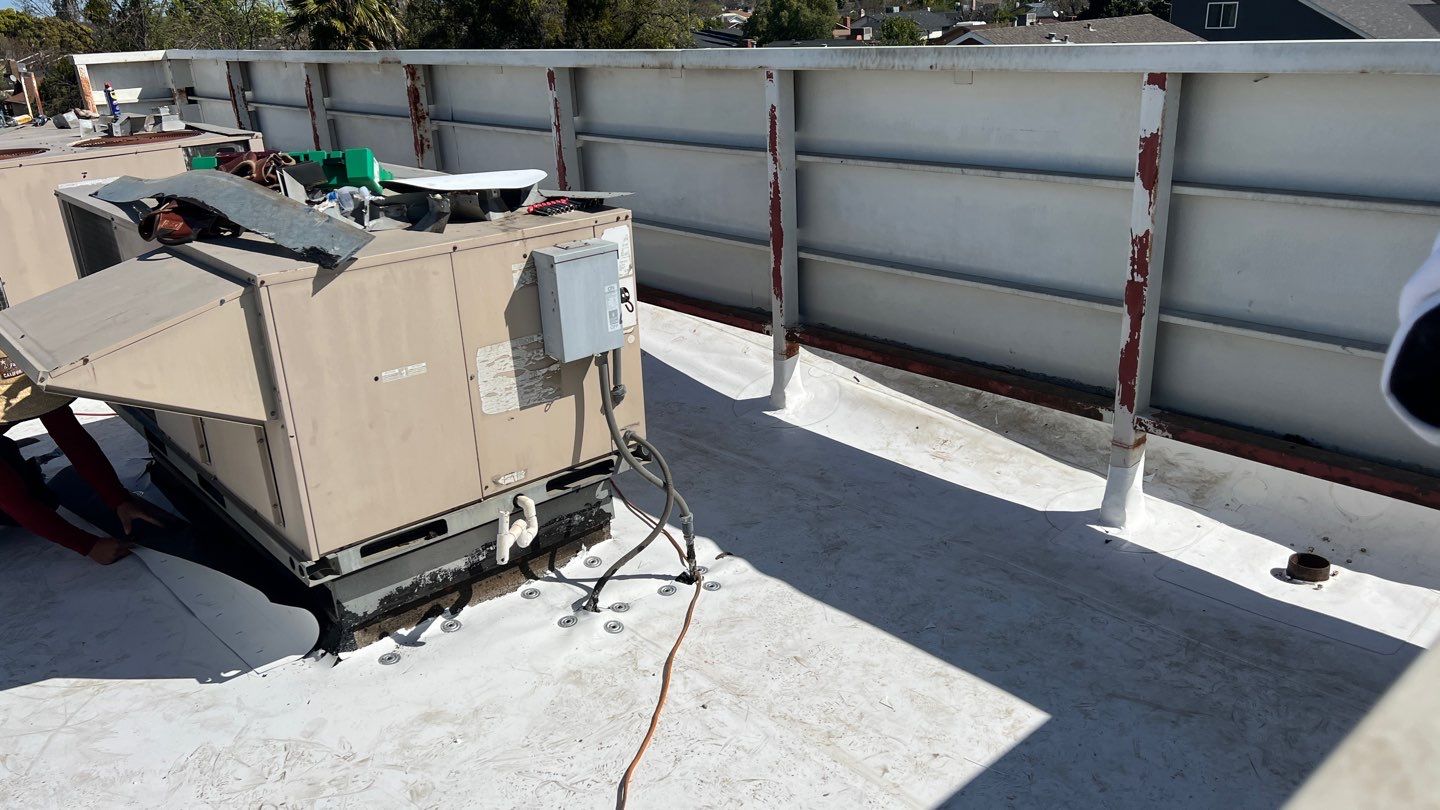 TPO single-ply roofing system using GAF Everguard 60 mil by Straight Edge Roofing Inc