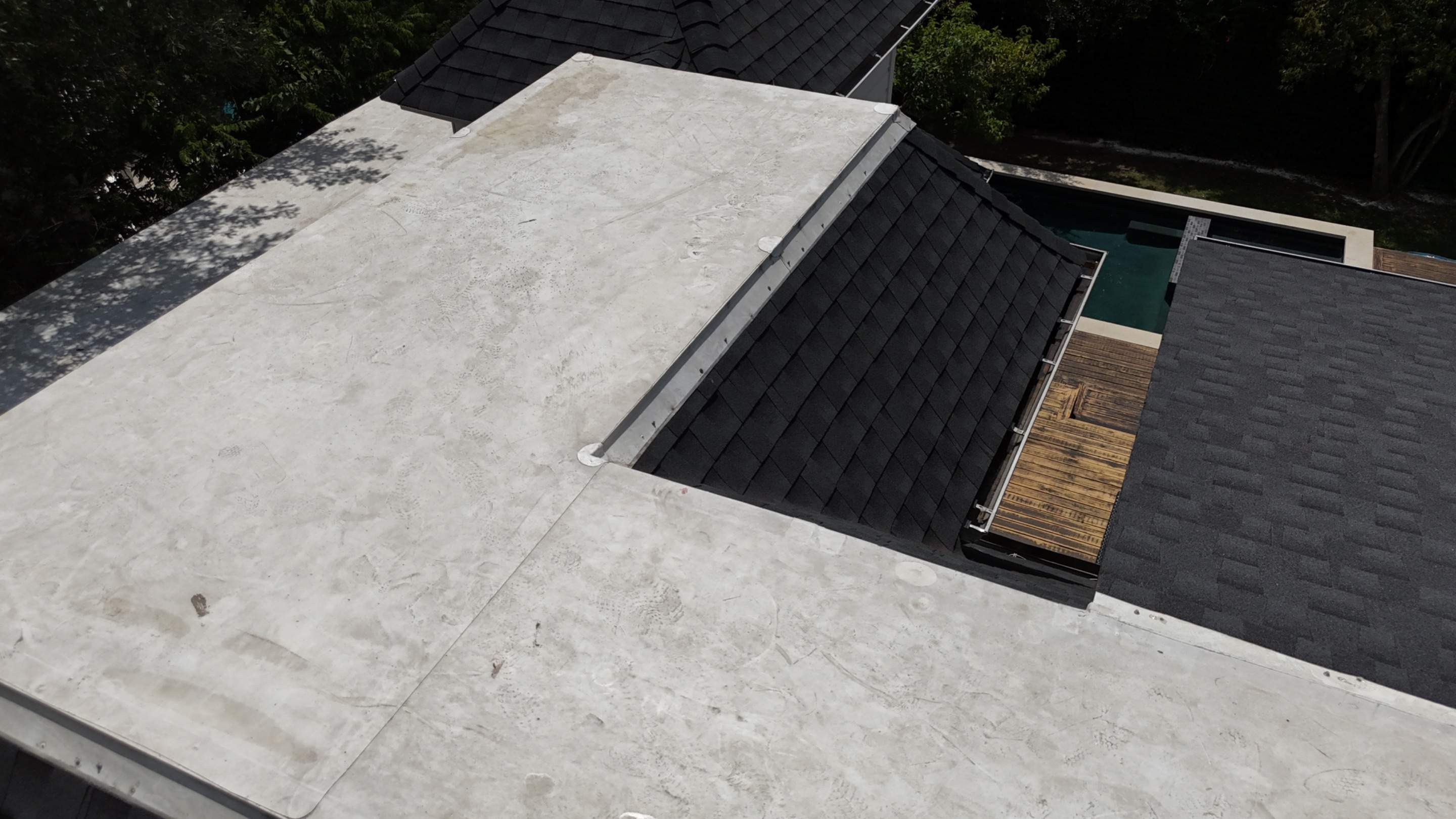 Charcoal - GAF Timberline HDZ by RoofsOnly.com