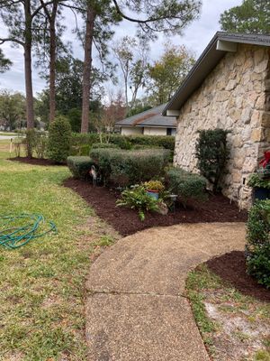 Deerwood Resident | Mulch Freshen Up Project