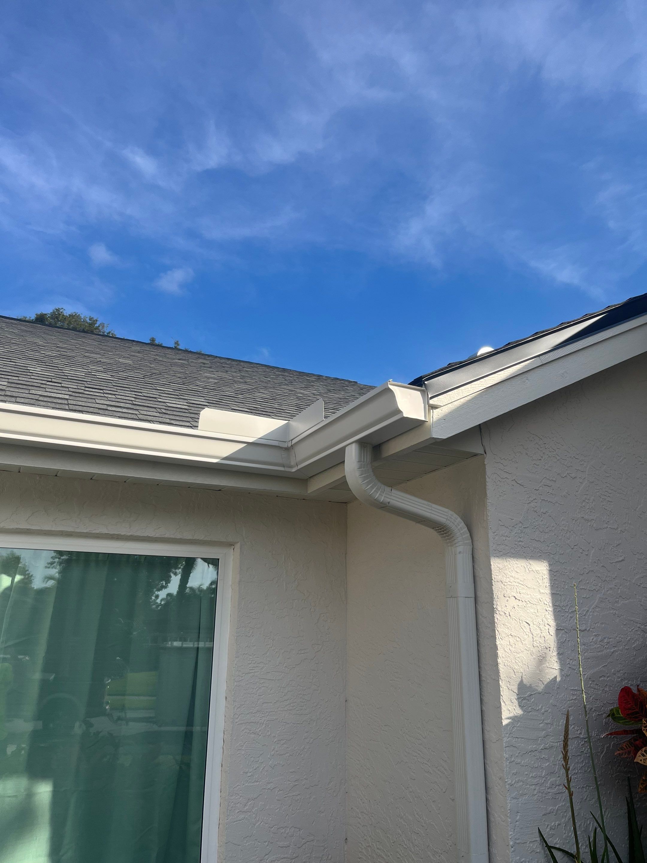 6 Inch Seamless Gutters using K-Style Seamless Gutters in Palm Harbor FL by Gutter Professors