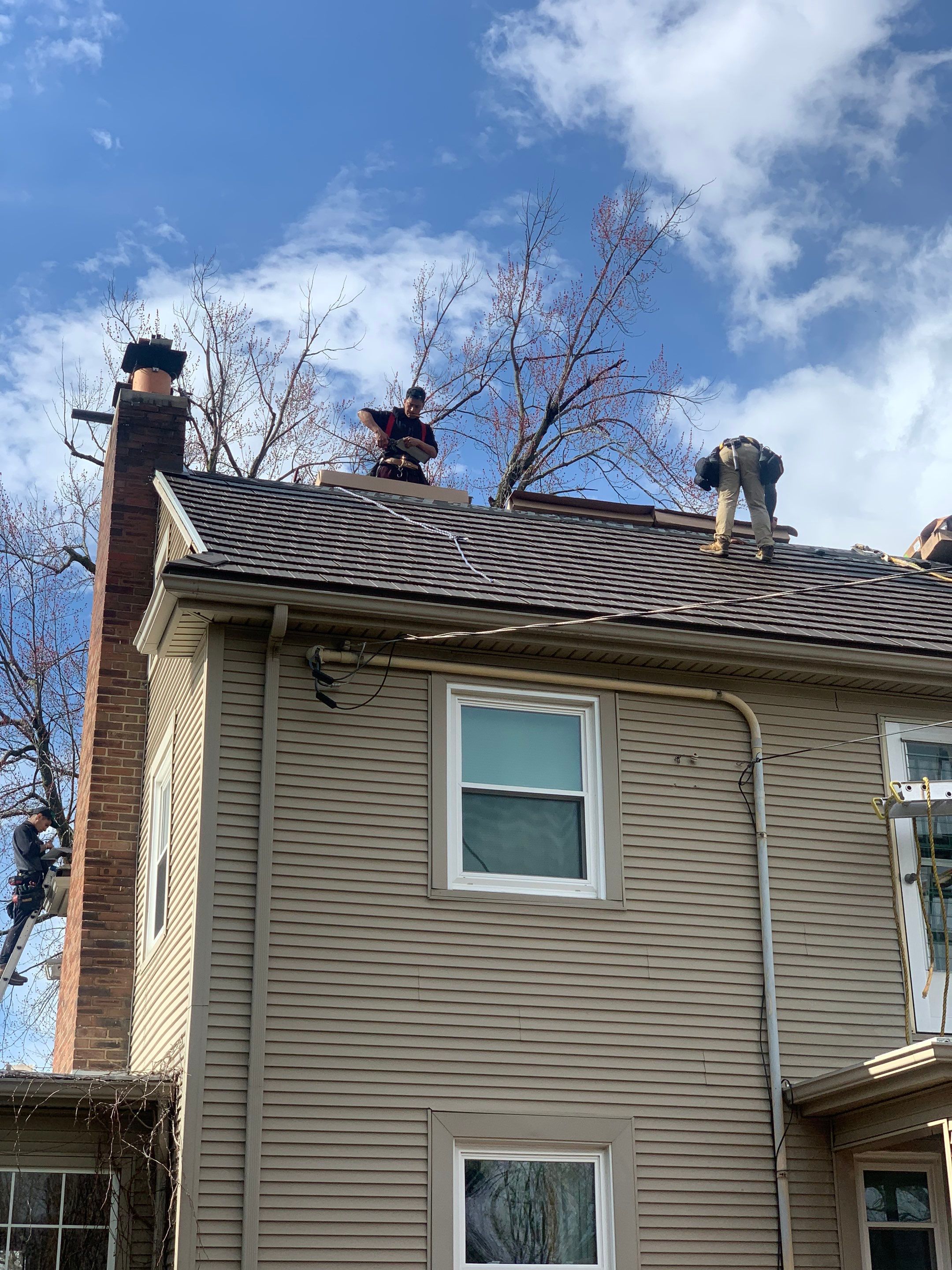 Residential Roofing Installation using Vic West Nothridge Slate by 4Ever Metal Roofing