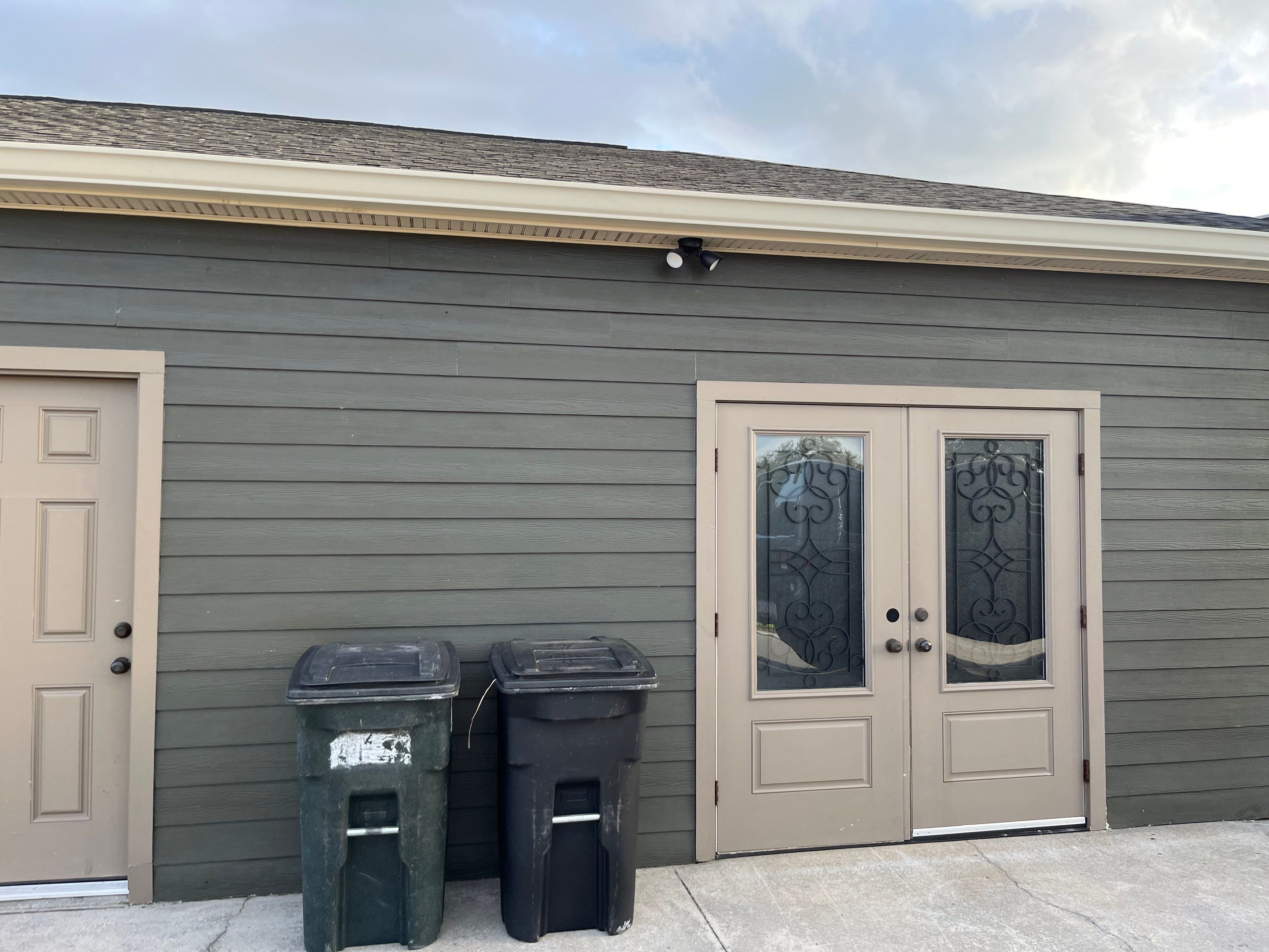  7-inch White seamless gutters and downspouts in Myakka City FL by Gutter Professors