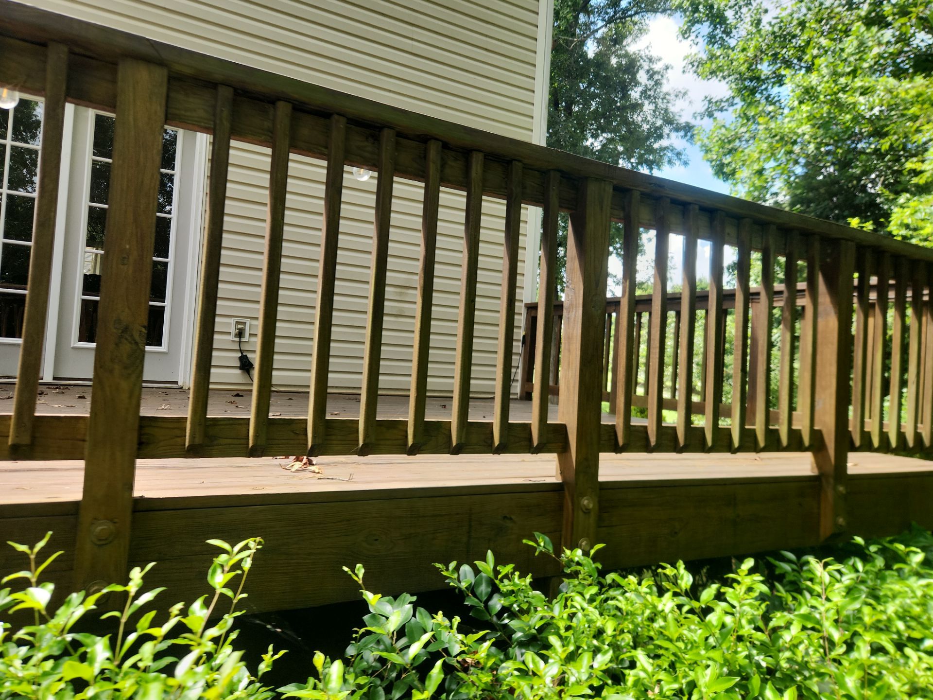 Wood Deck using Wood Stain by DuraSeal
