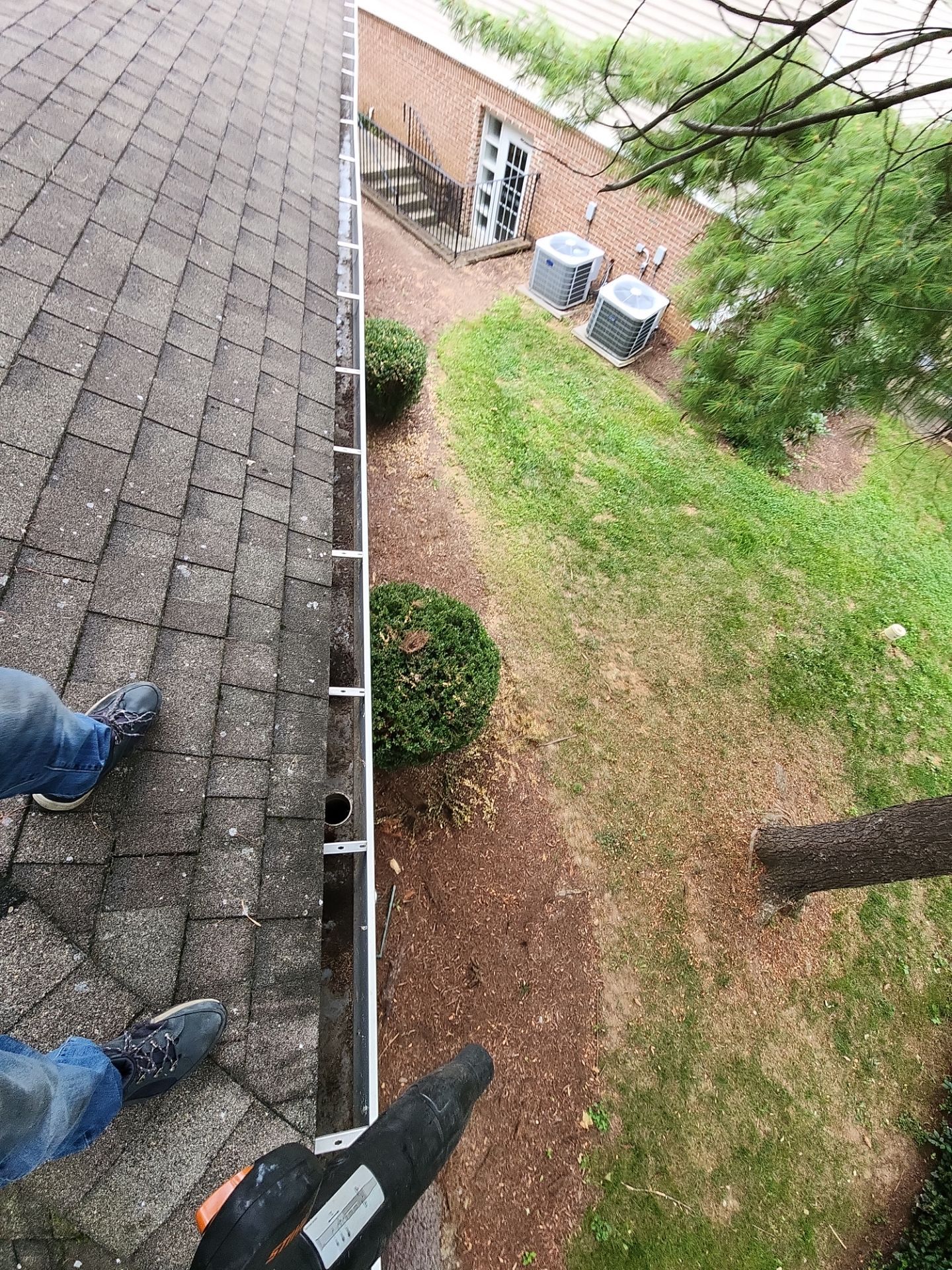 Commercial gutter cleaning Rockville & Bethesda, MD after photo with clean gutters
