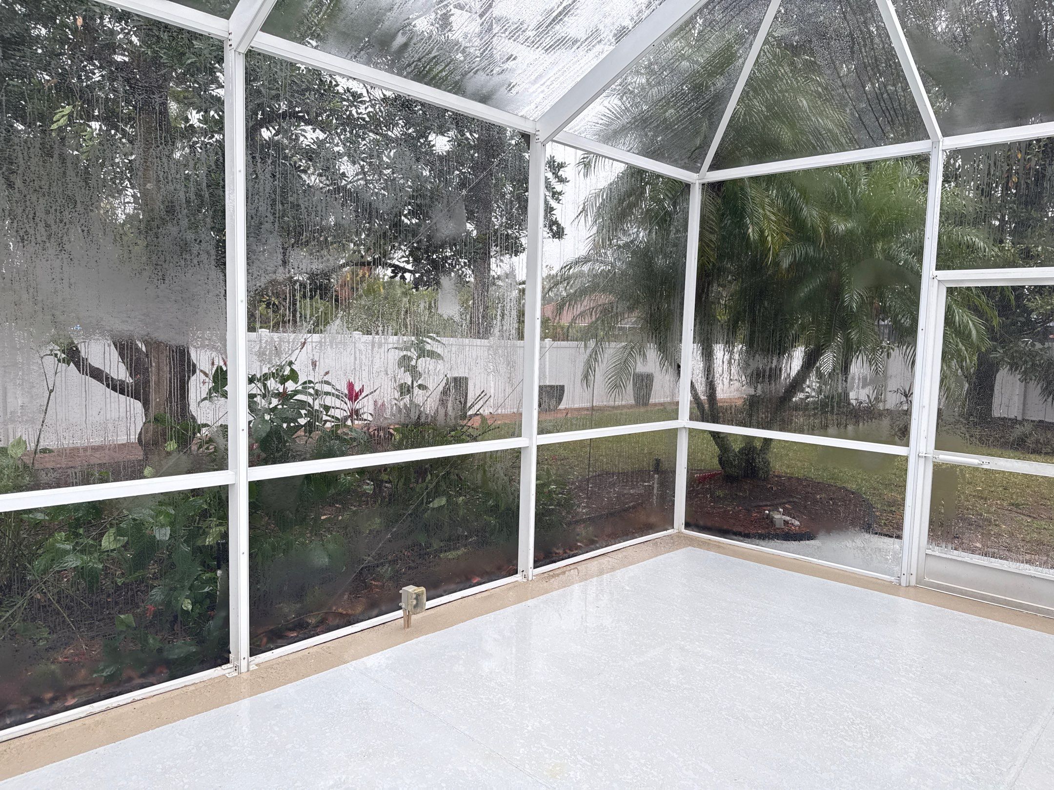 Lanai & Screen Enclosure Cleaning, Paver and Fence Cleaning by Sunshine AquaWash