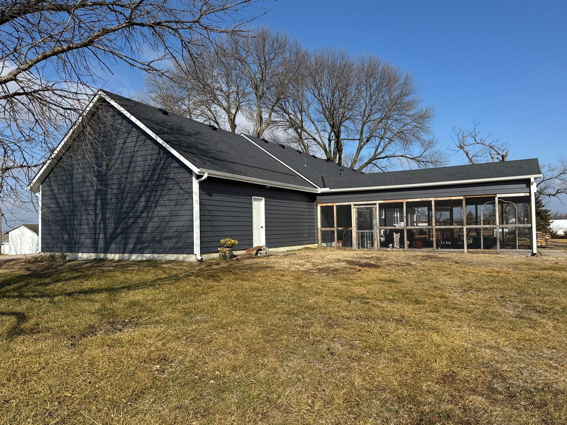 Siding Installation using Craneboard D7 by EEC Windows, Siding & Roofing