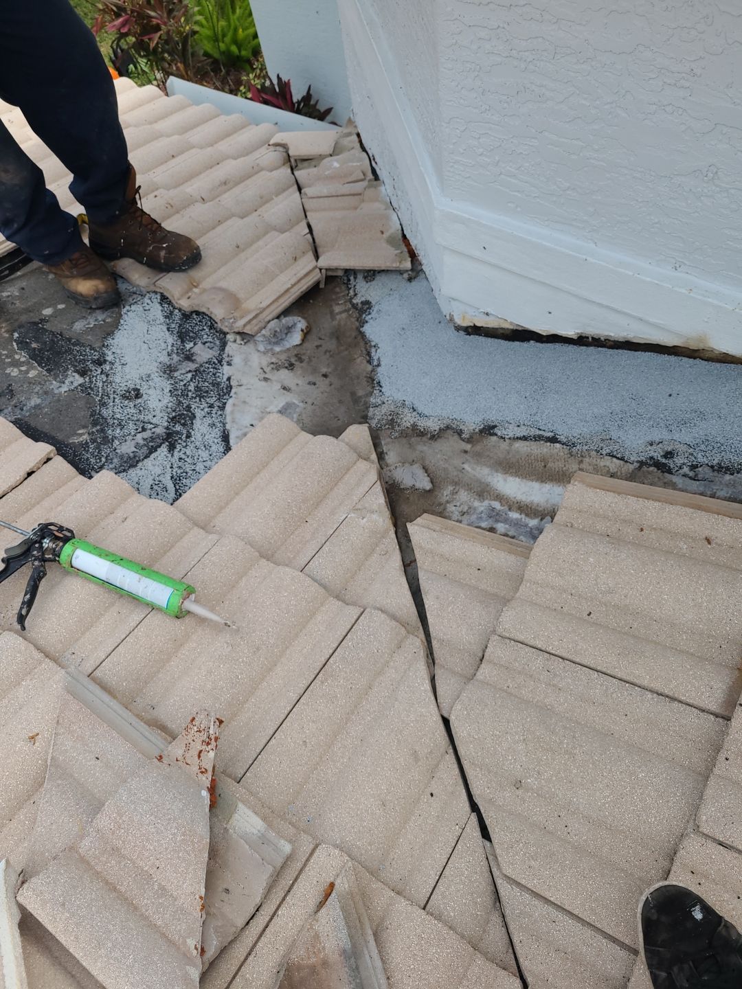 Tile Roof Repair in Boca Raton β Professional, Timely, and Reliable Service by Aastro Roofing
