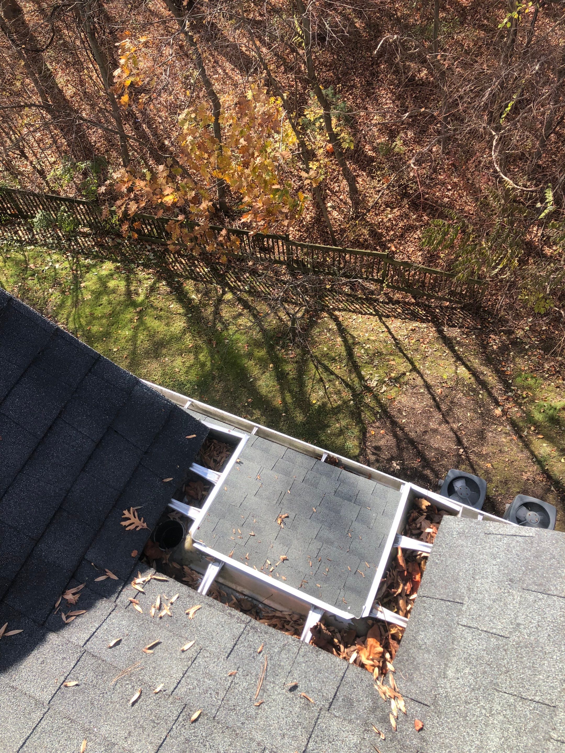 Commercial gutter cleaning Connecticut before photo with filled gutters