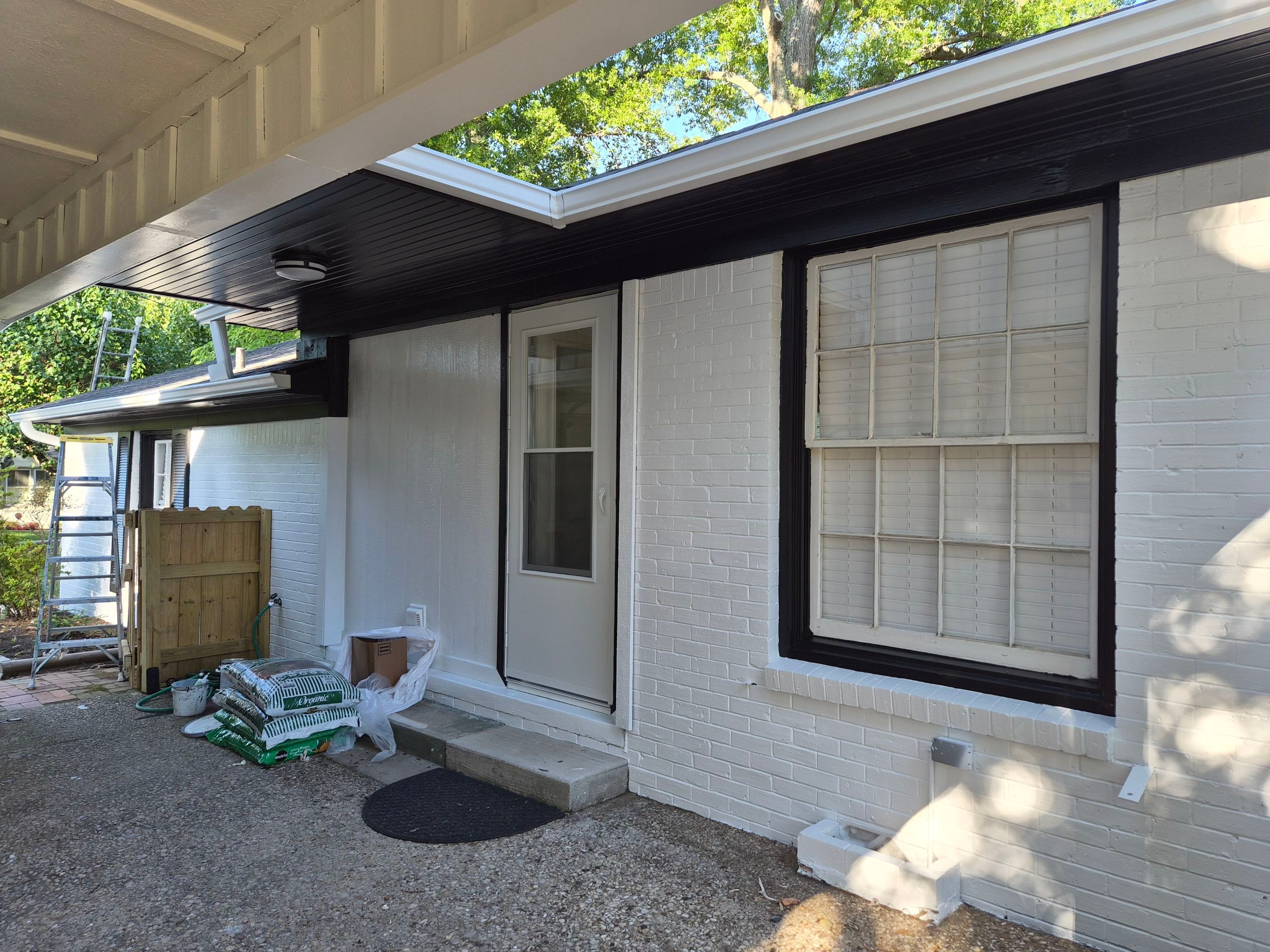 From Gray to Modern White: Exterior Repaint in Tyler, TX by Quality Coats Painting