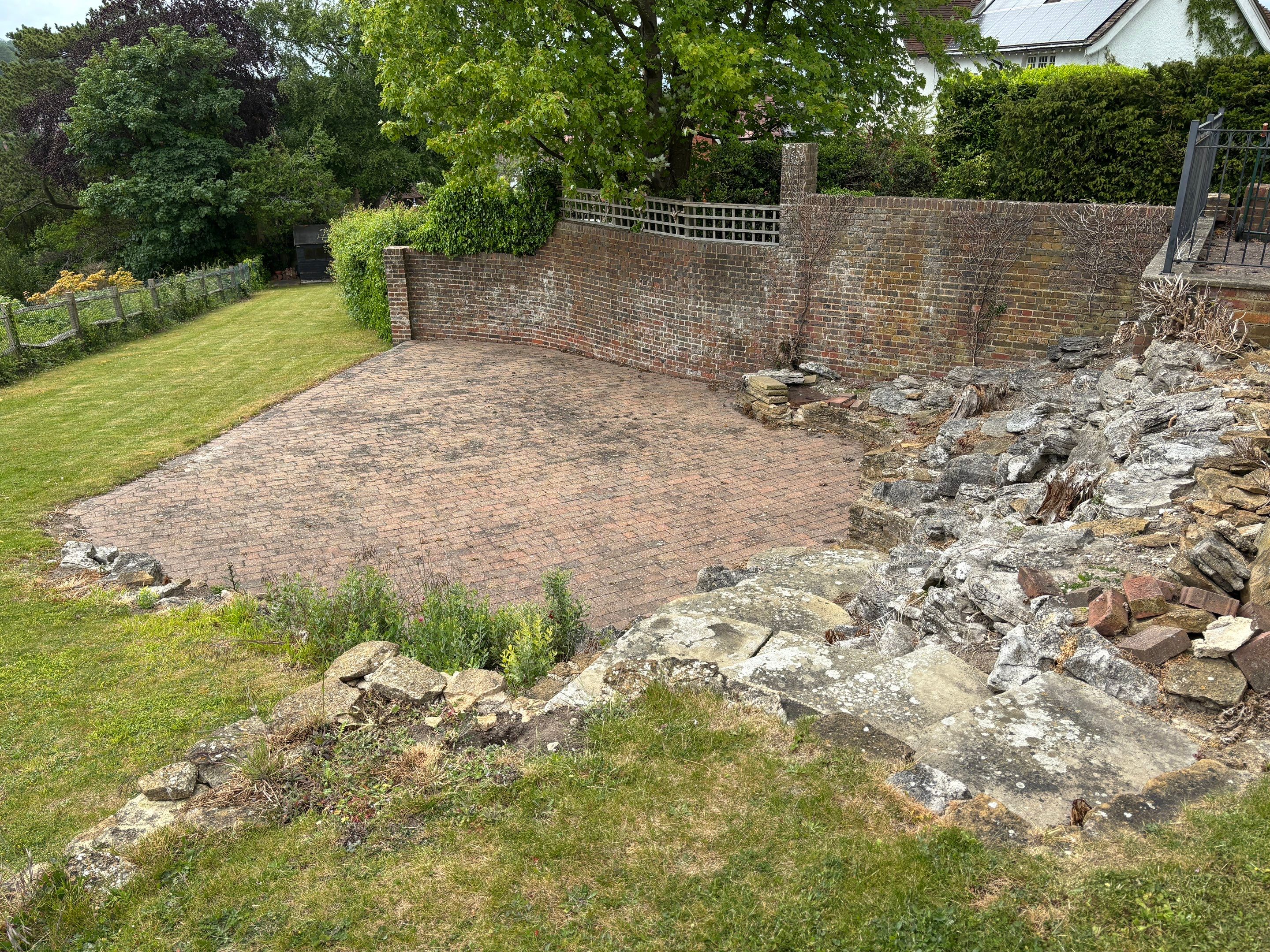 Comprehensive Driveway, Patio and Render Cleaning in Guildford Surrey by Ges Exterior Cleaning ltd