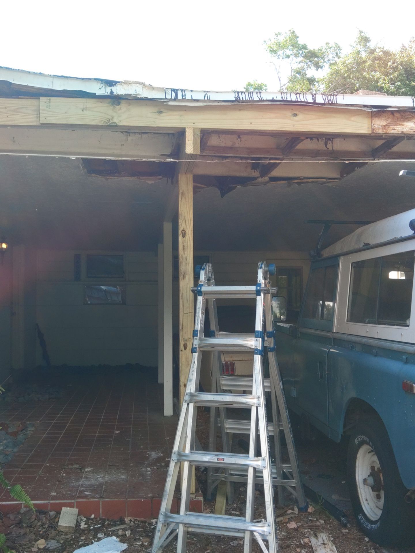 Gutter and Fascia Repair and Maintenance in Siesta Key FL by Gutter Professors