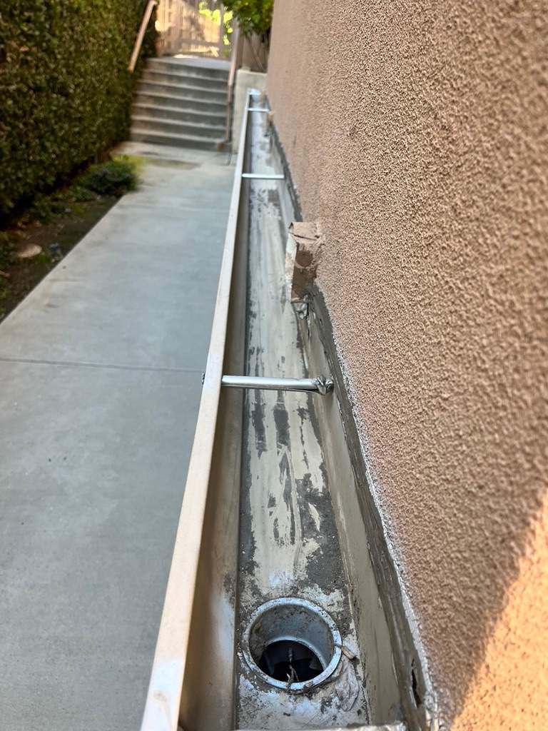 HOA Gutter Cleaning South Mentor Ave Pasadena by Palm Coast Solar Cleaning