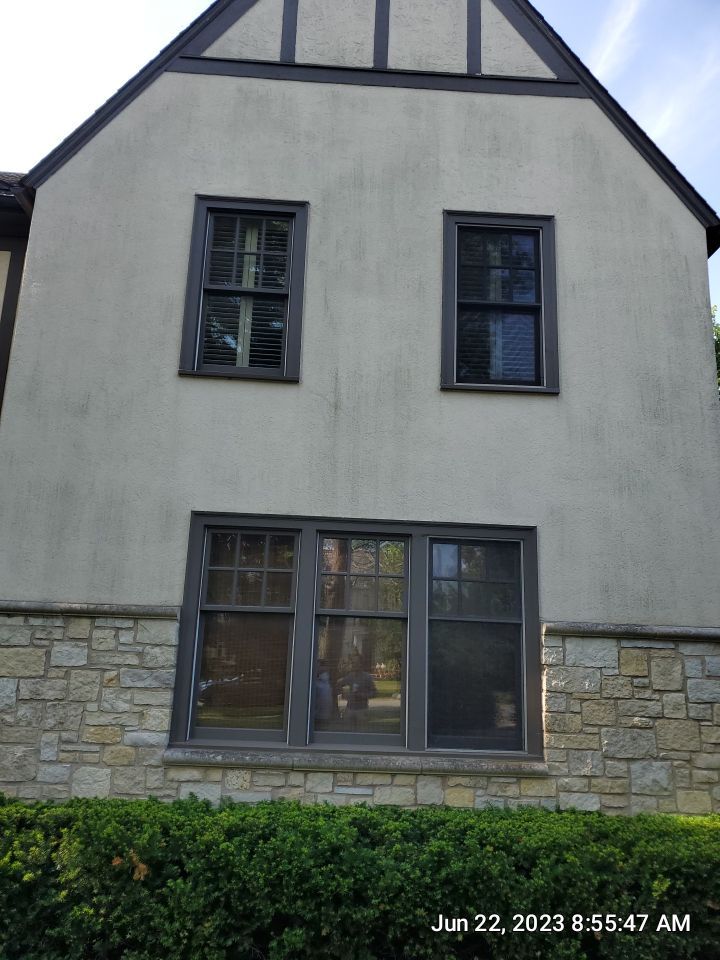 Northbrook, IL stucco home soft wash and stone cleaning by Northern Power Washing LLC.